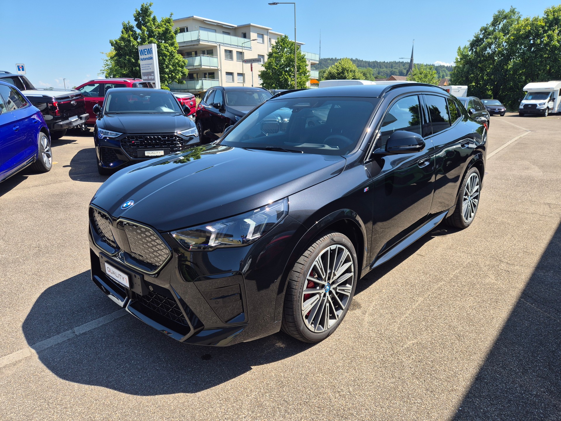 BMW iX2 xDrive 30 M Sport Pro-image-1