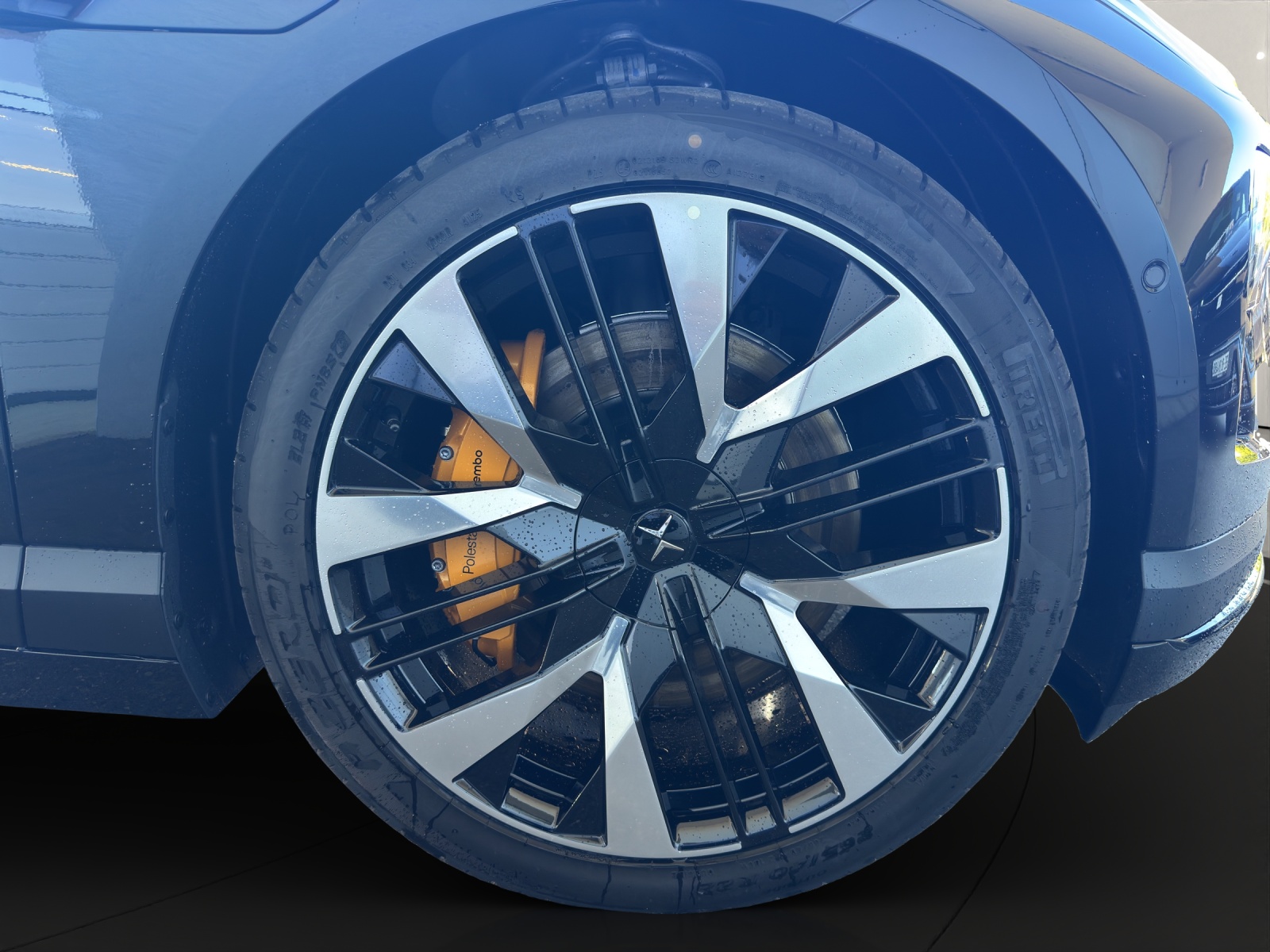 POLESTAR 4 Long Range Dual Motor Coupé-image-8