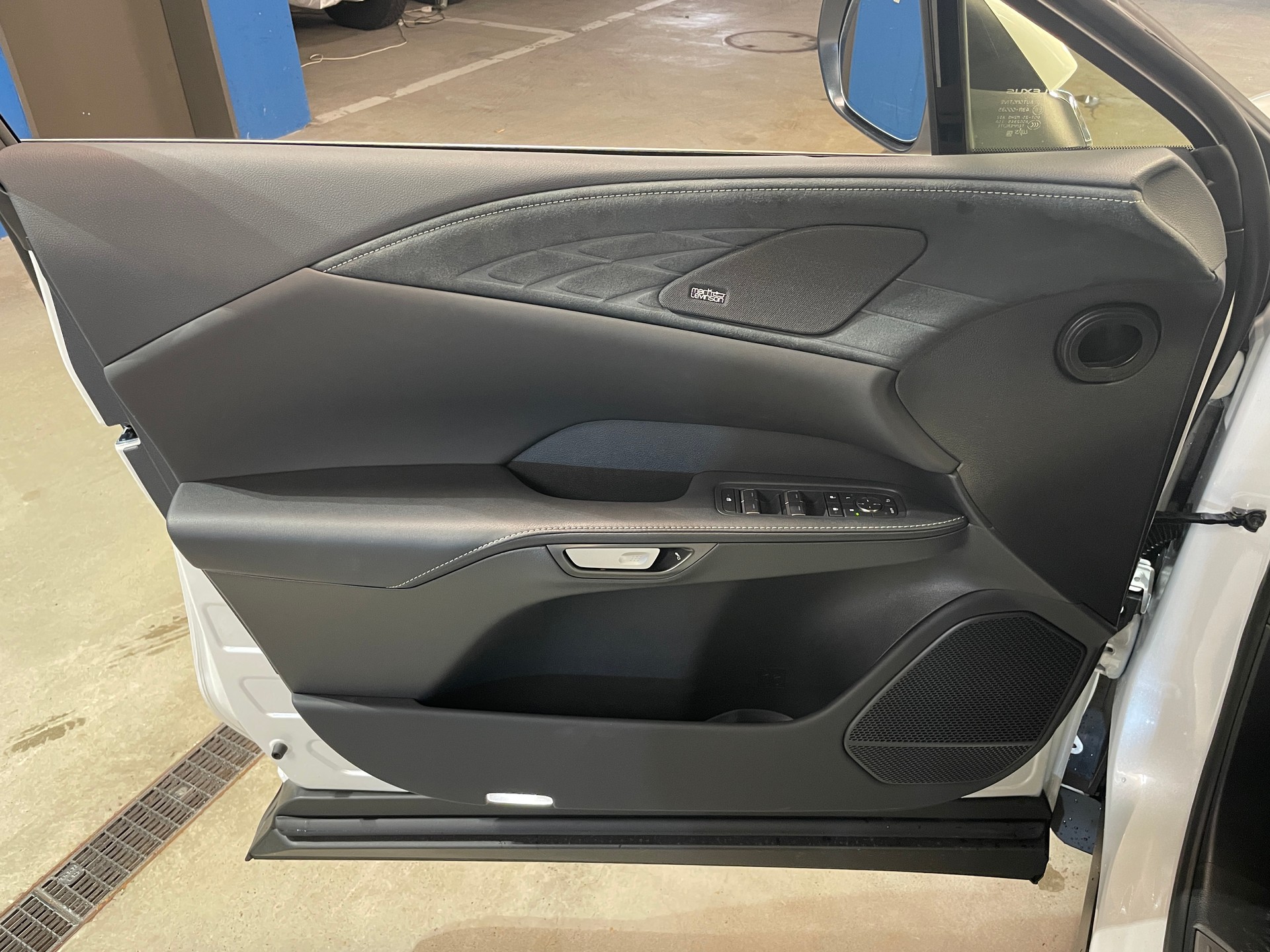 LEXUS RX 450h+ Ecxellence AWD CVT-image-7