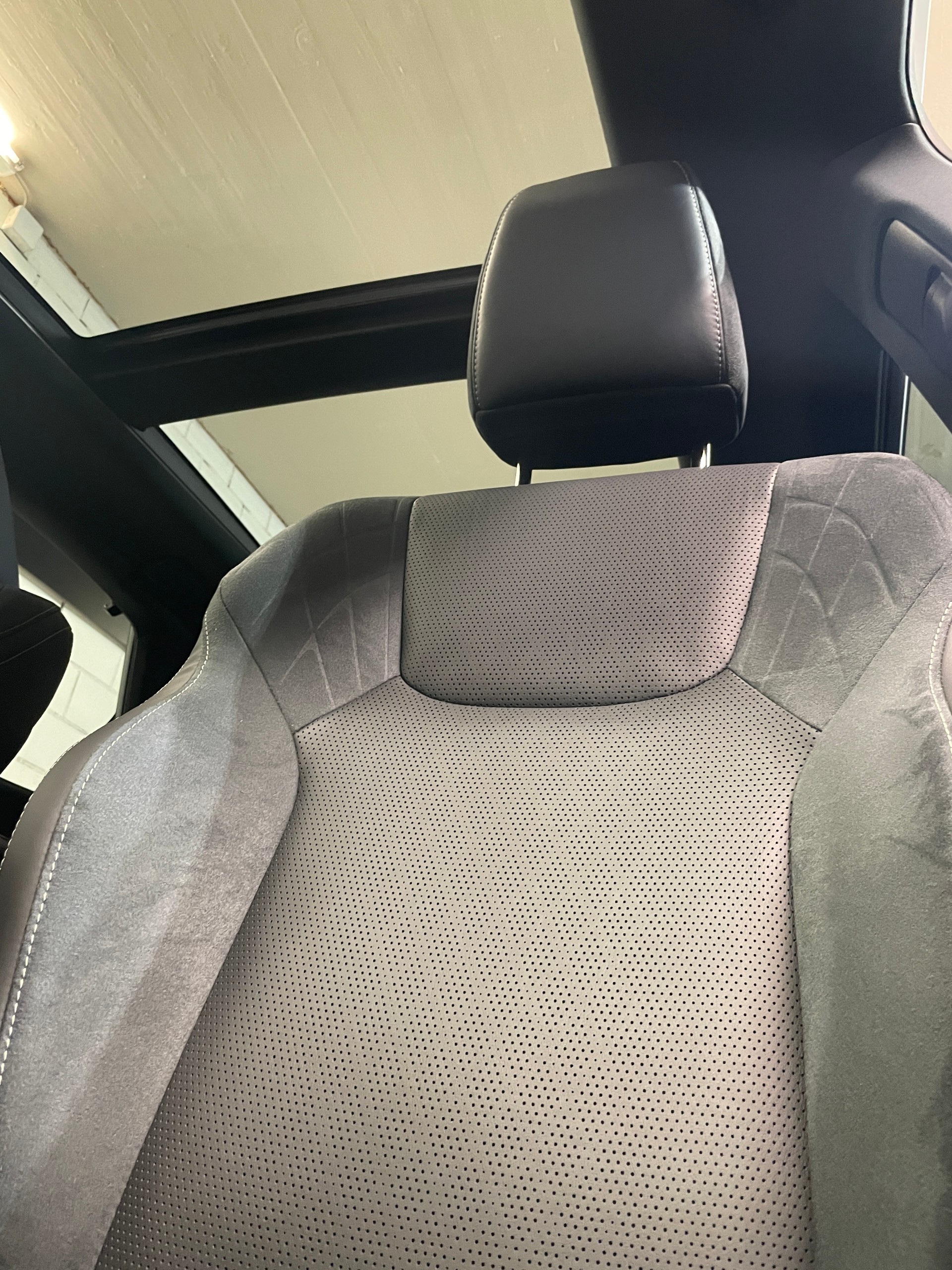 LEXUS RX 450h+ Ecxellence AWD CVT-image-9