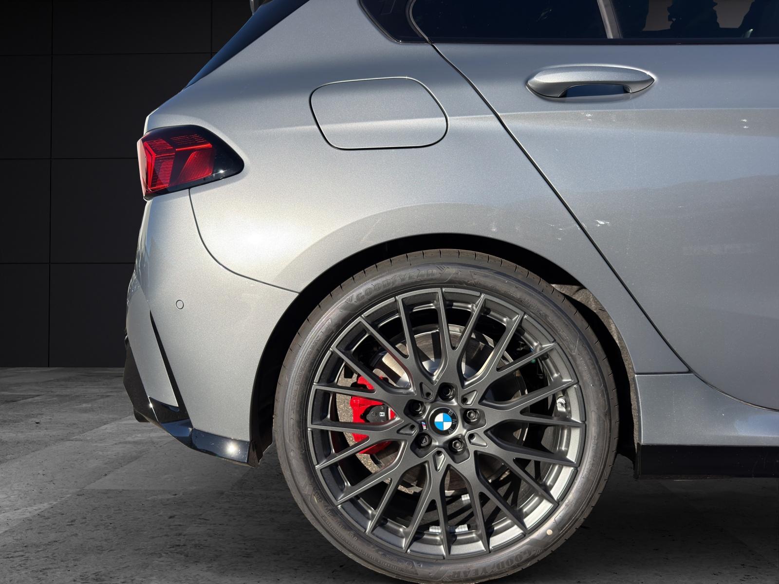 BMW 1er Reihe F70 M135i xDrive-image-19