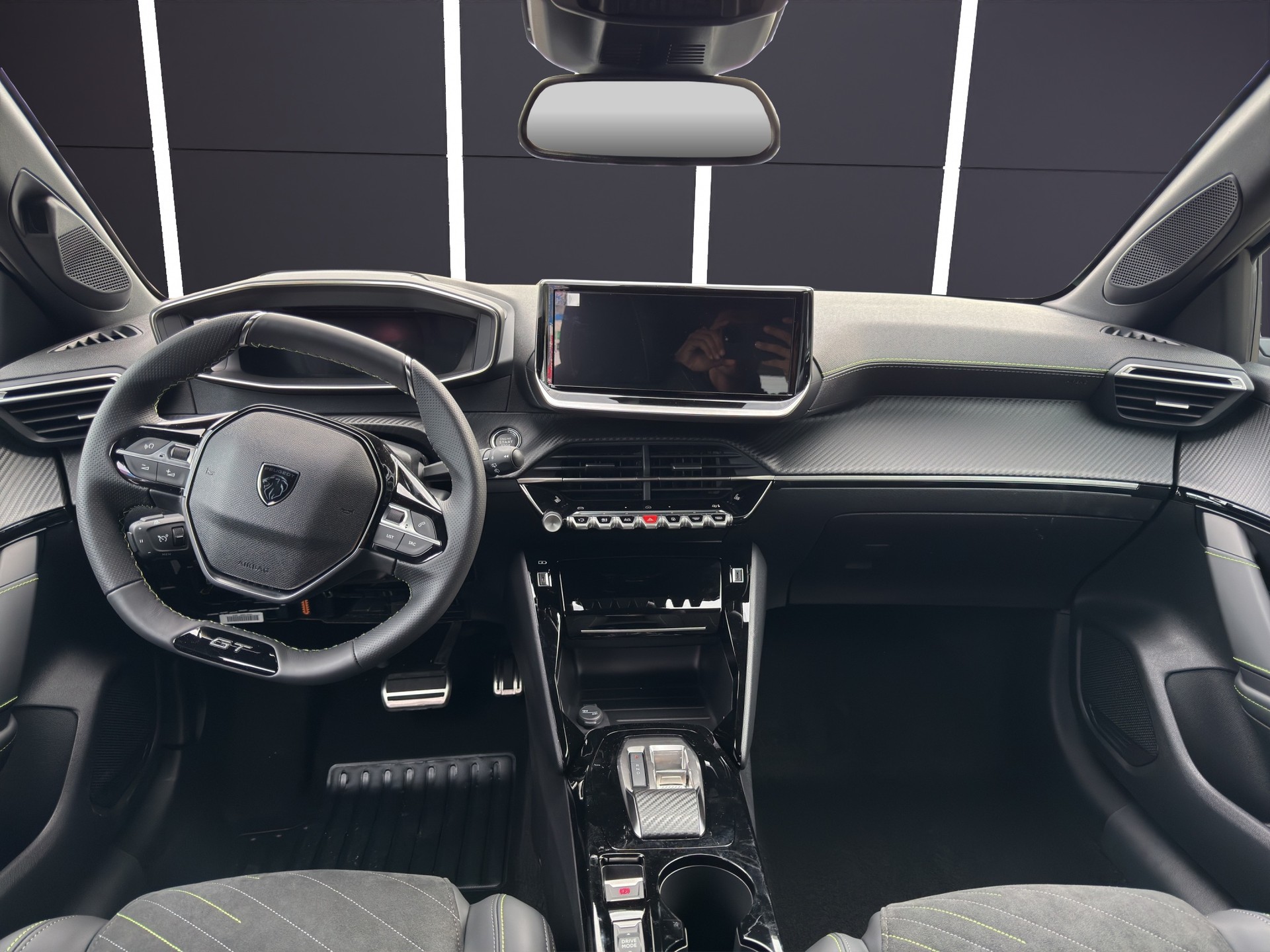 PEUGEOT 208 1.2 MHEV GT Exclusive-image-7