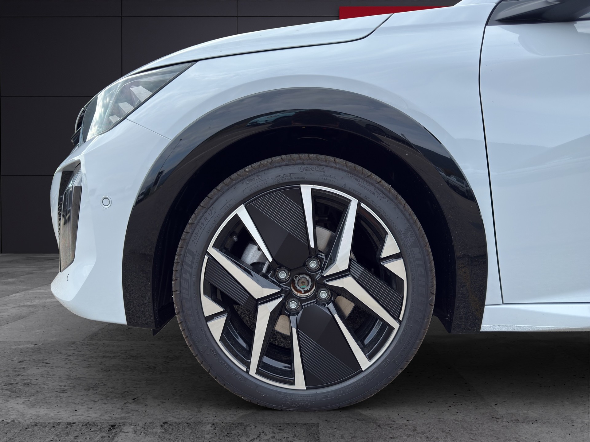 PEUGEOT 208 1.2 MHEV GT Exclusive-image-4