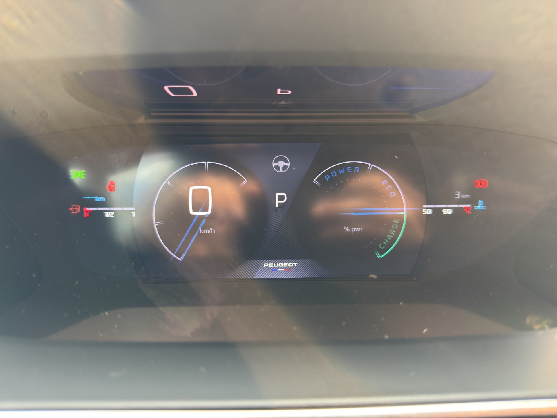 PEUGEOT 208 1.2 MHEV GT Exclusive-image-8