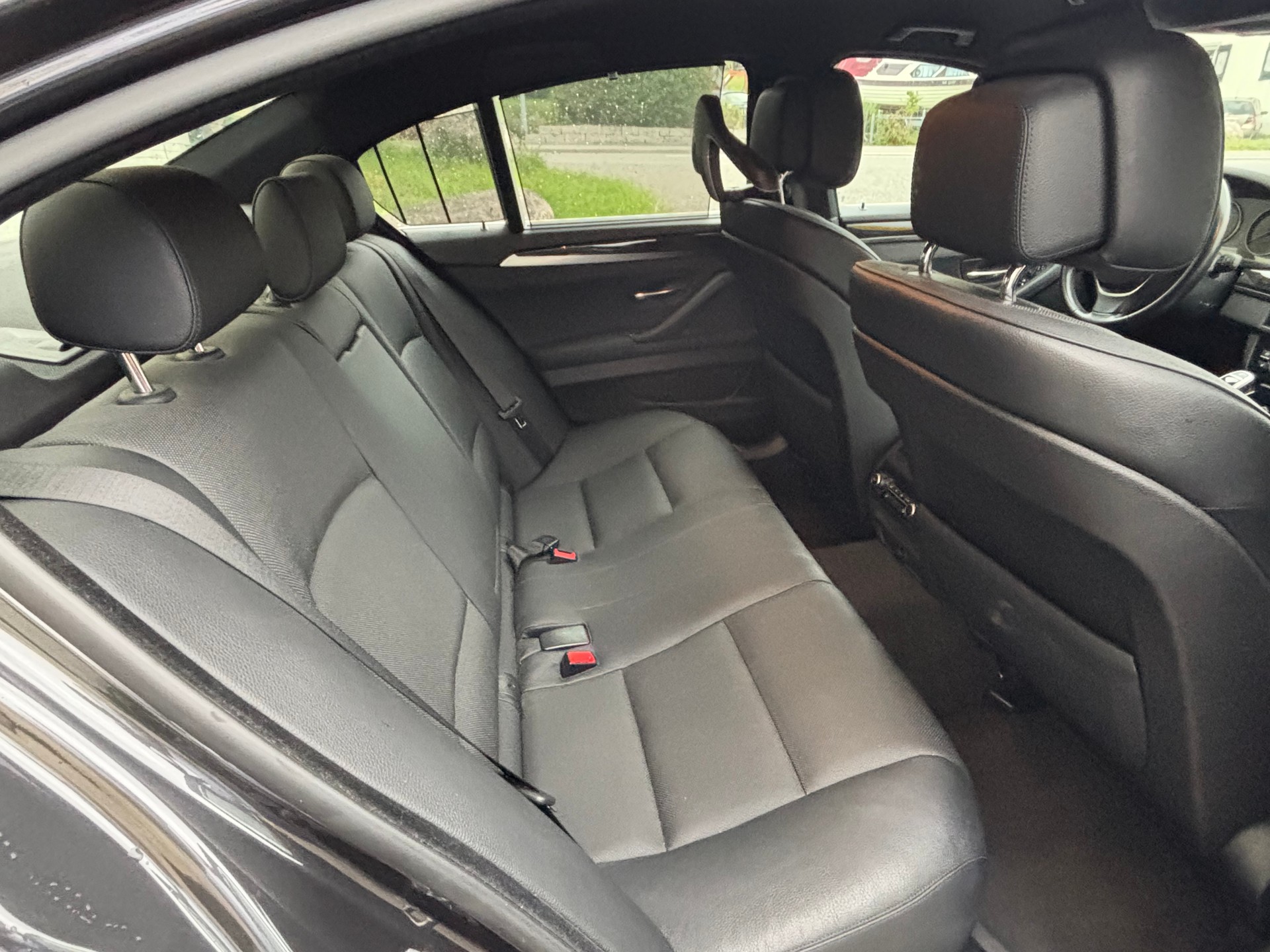 BMW 550i xDrive Steptronic-image-9