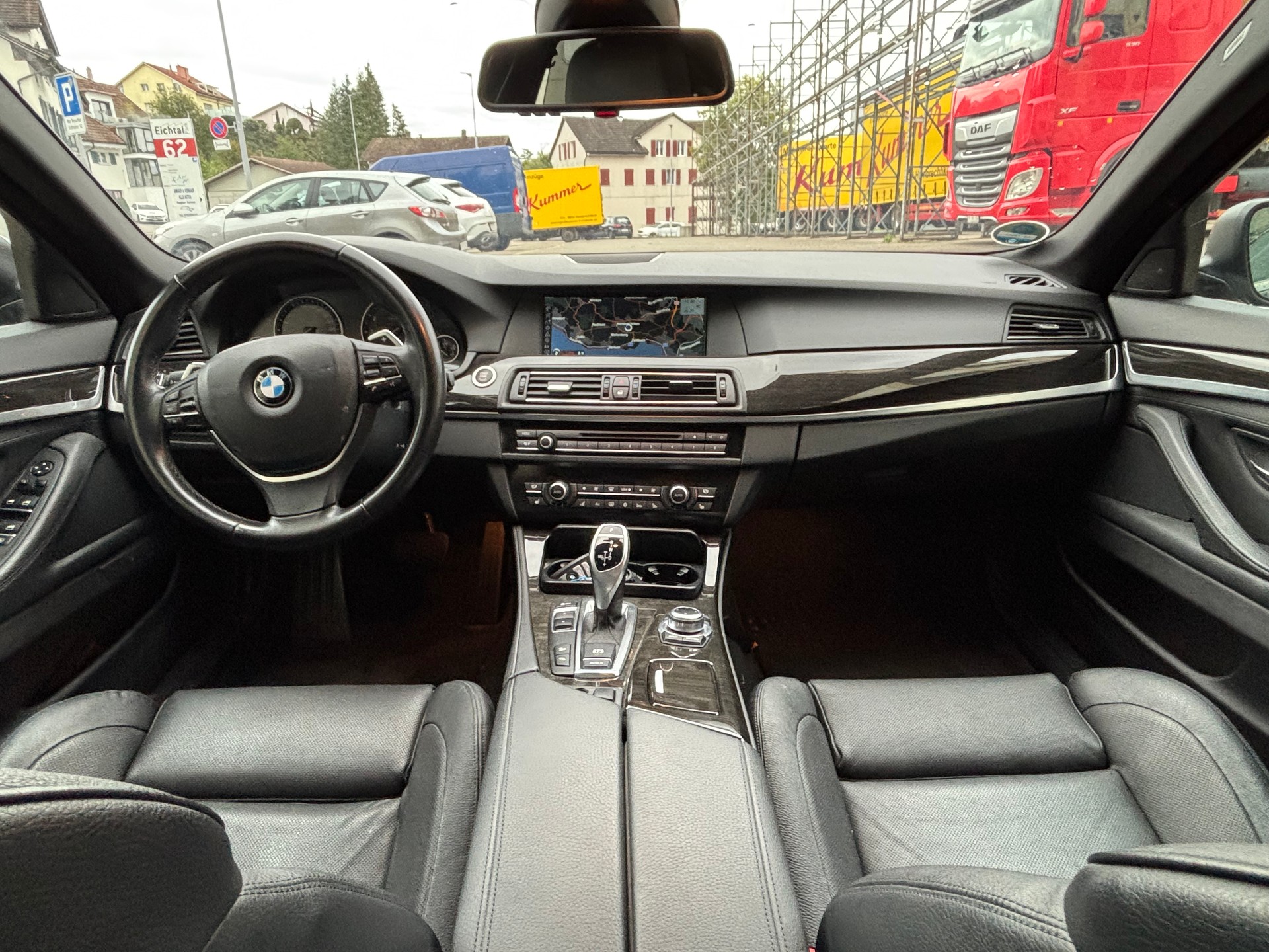 BMW 550i xDrive Steptronic-image-6