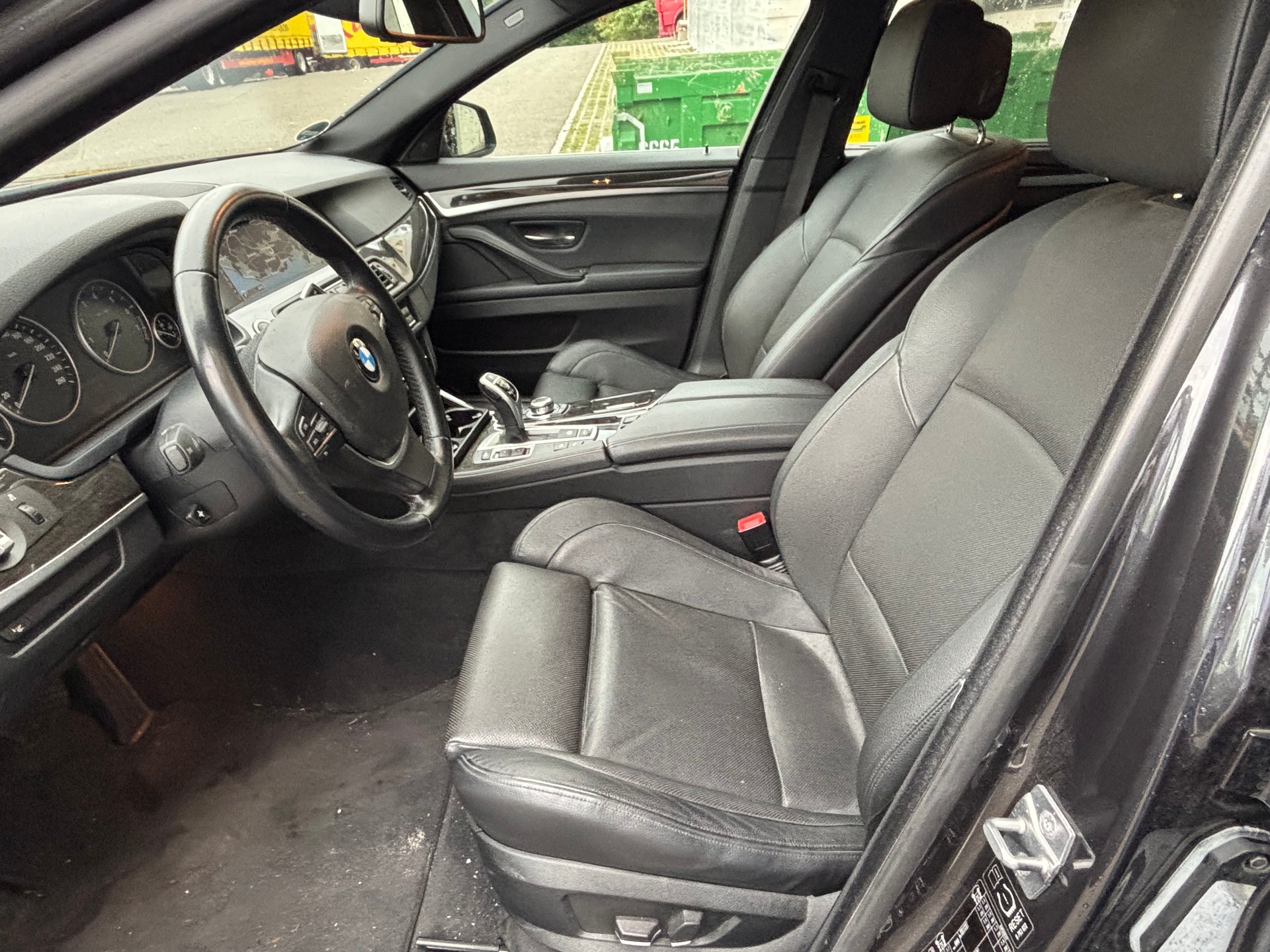 BMW 550i xDrive Steptronic-image-7