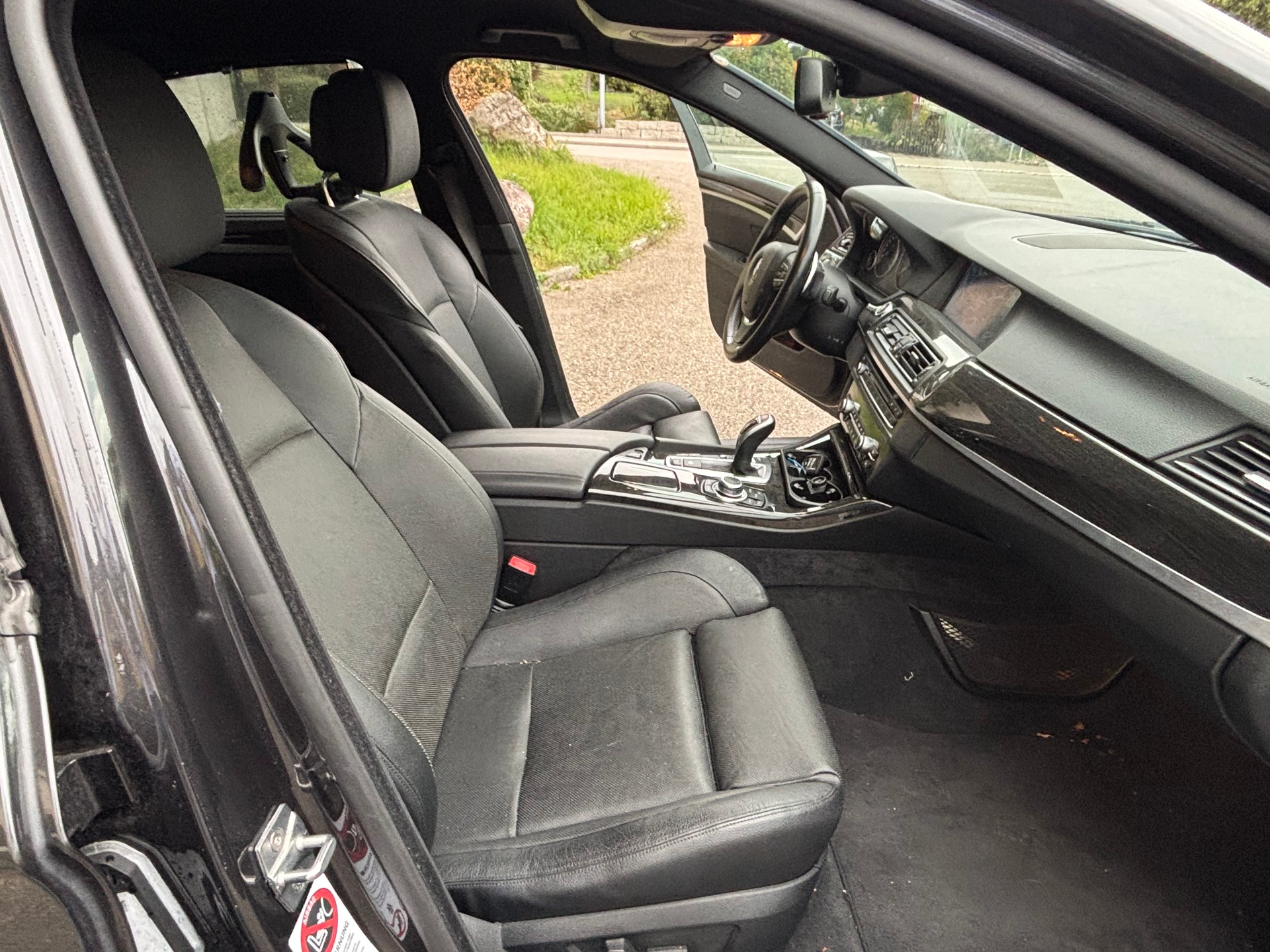 BMW 550i xDrive Steptronic-image-8