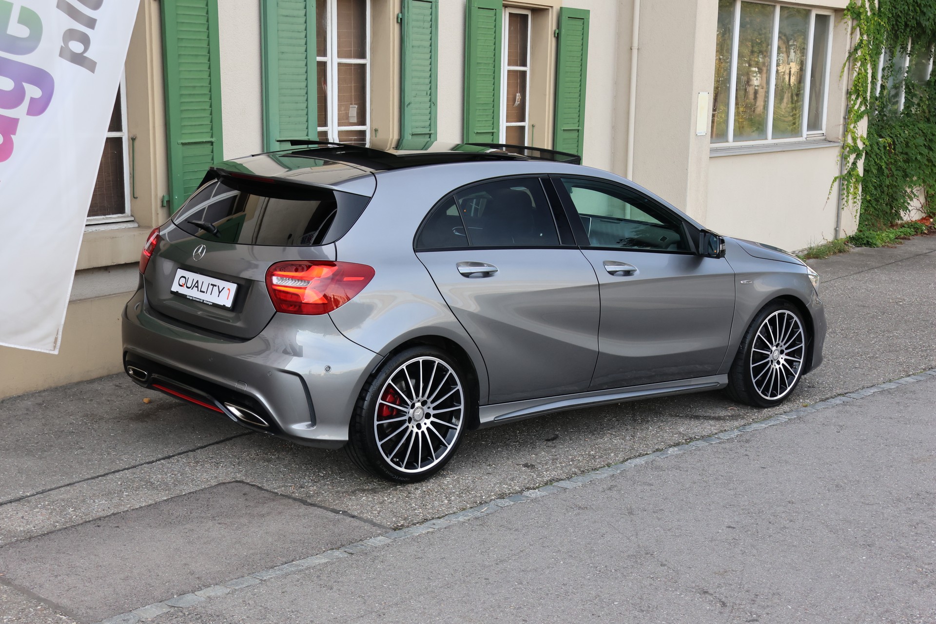 MERCEDES-BENZ A 250 Sport AMG Line 4Matic 7G-DCT-image-4