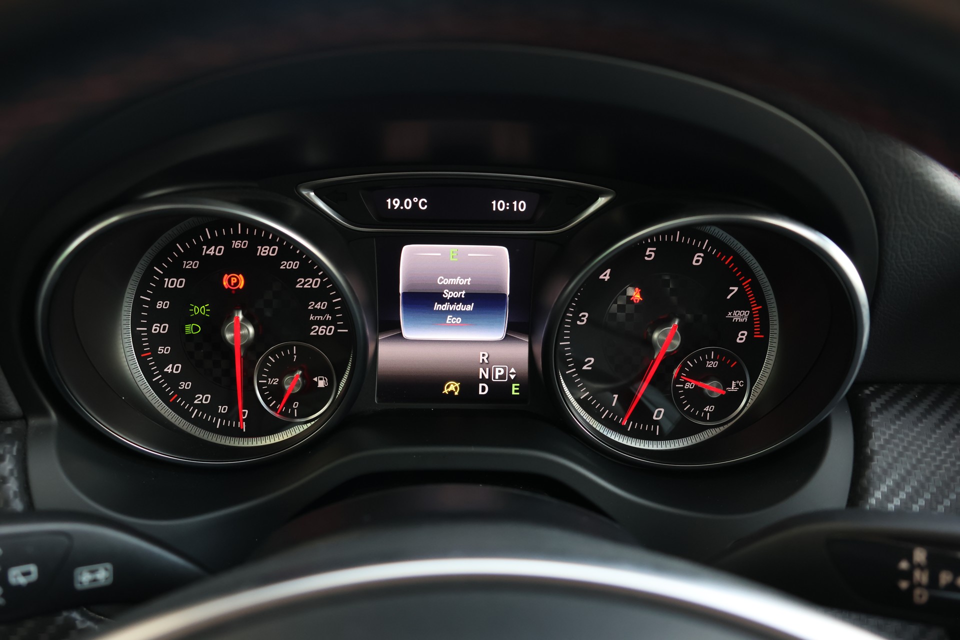 MERCEDES-BENZ A 250 Sport AMG Line 4Matic 7G-DCT-image-14