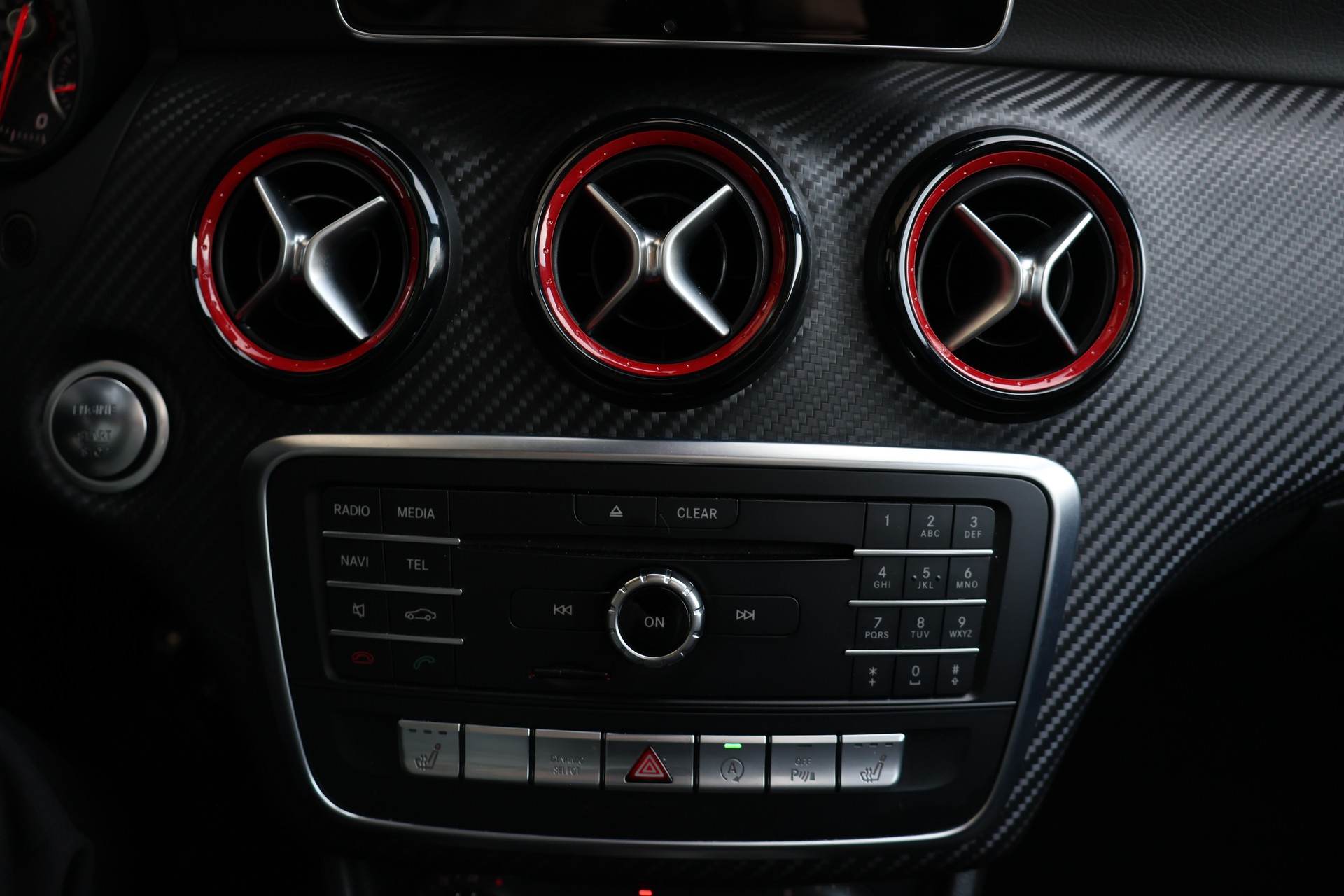 MERCEDES-BENZ A 250 Sport AMG Line 4Matic 7G-DCT-image-15
