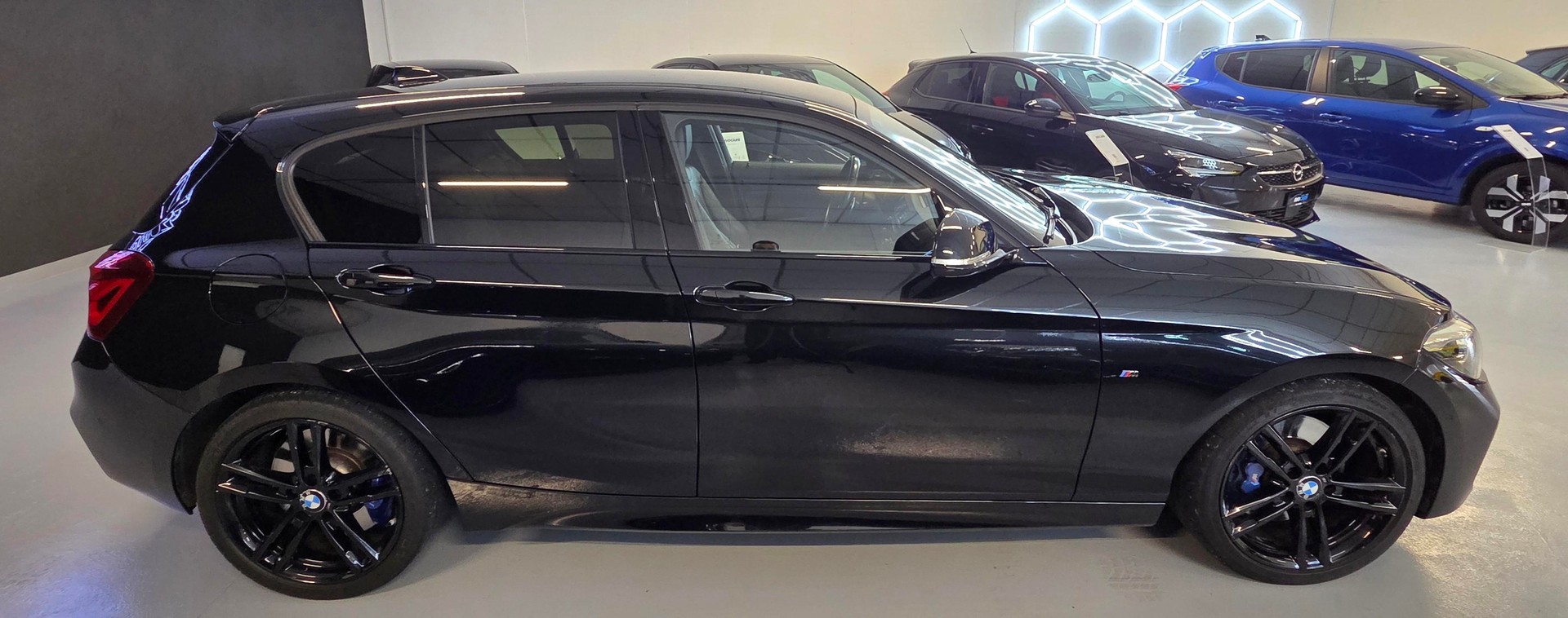 BMW M140i xDrive Steptronic-image-3