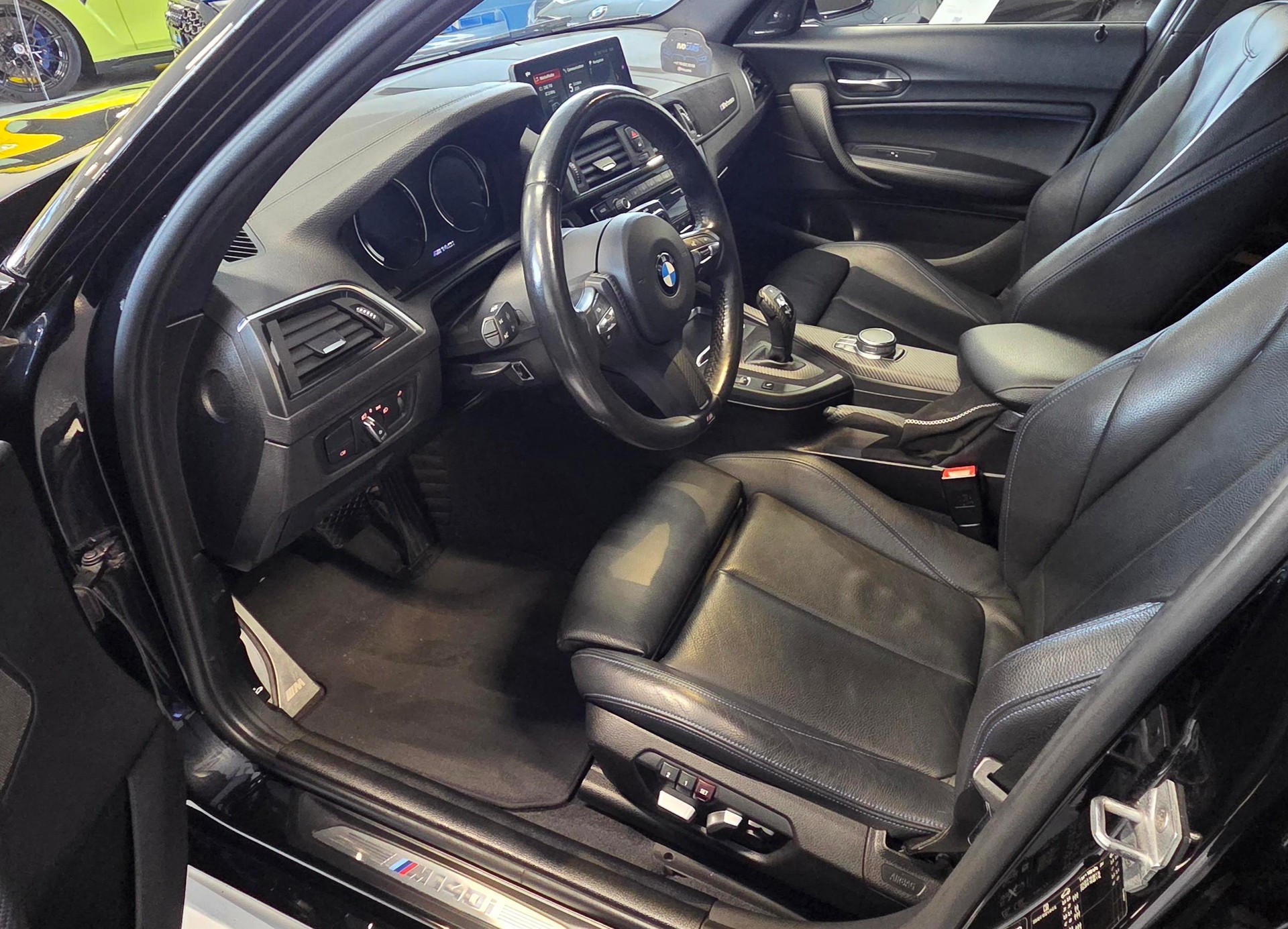 BMW M140i xDrive Steptronic-image-5