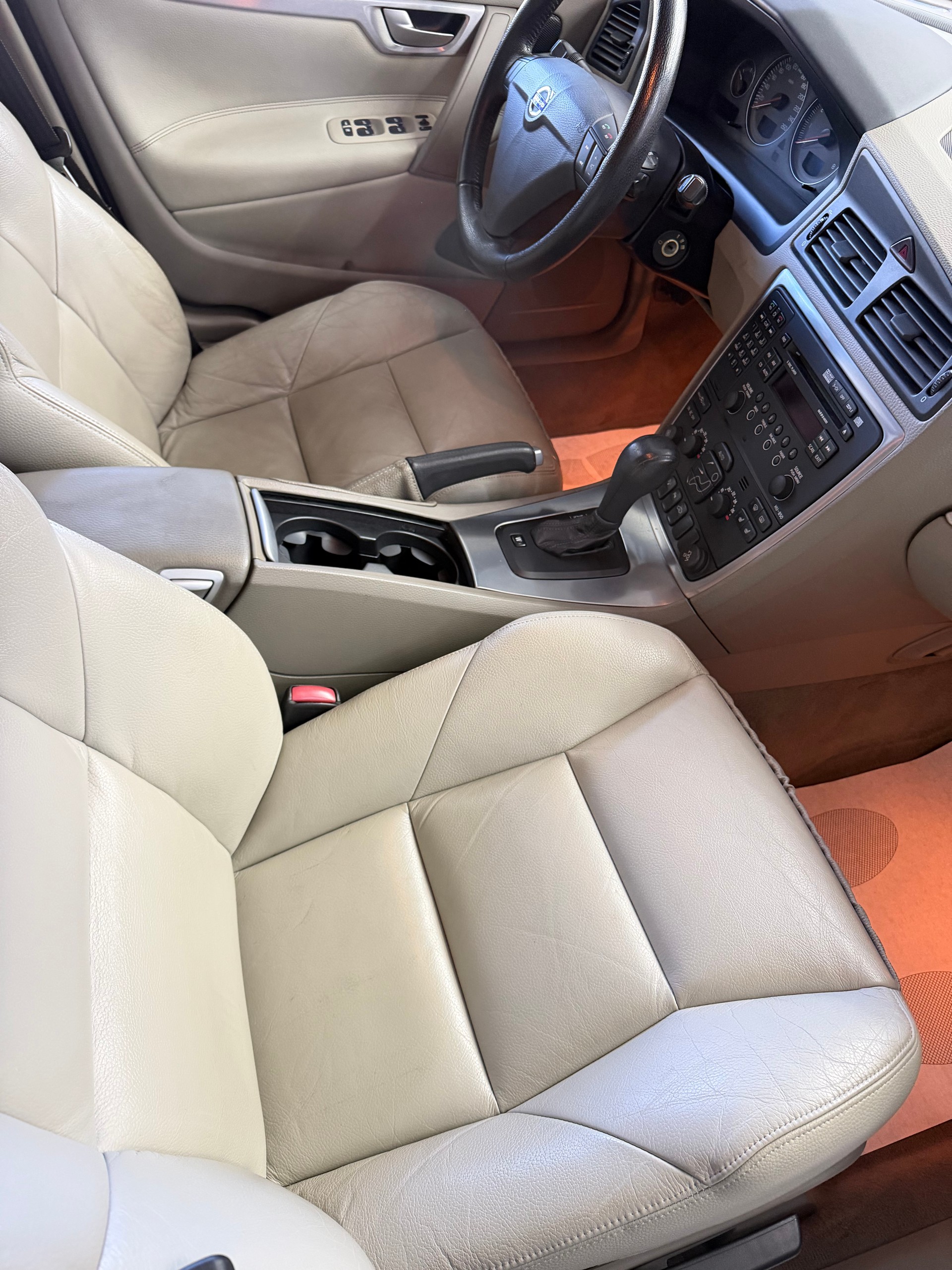 VOLVO S60 2.5T Momentum-image-4
