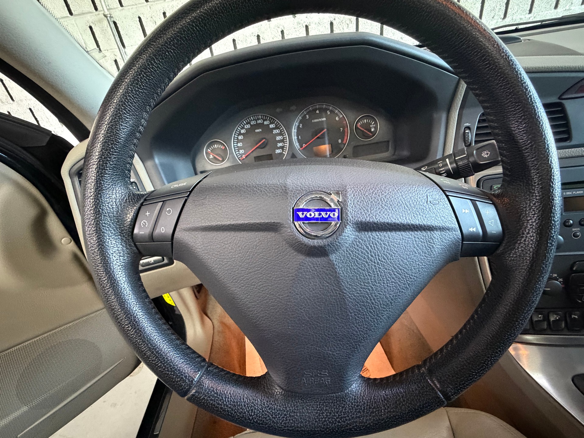 VOLVO S60 2.5T Momentum-image-14