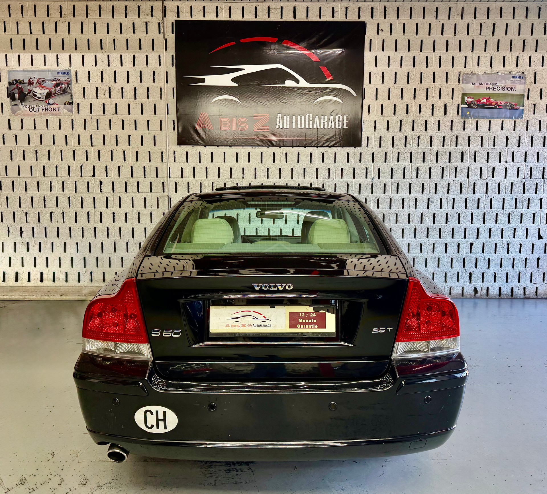 VOLVO S60 2.5T Momentum-image-18
