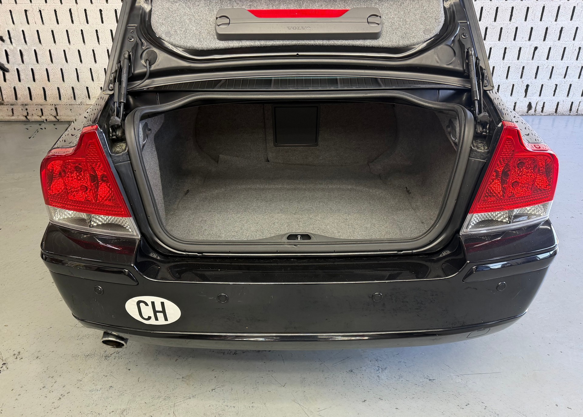 VOLVO S60 2.5T Momentum-image-16