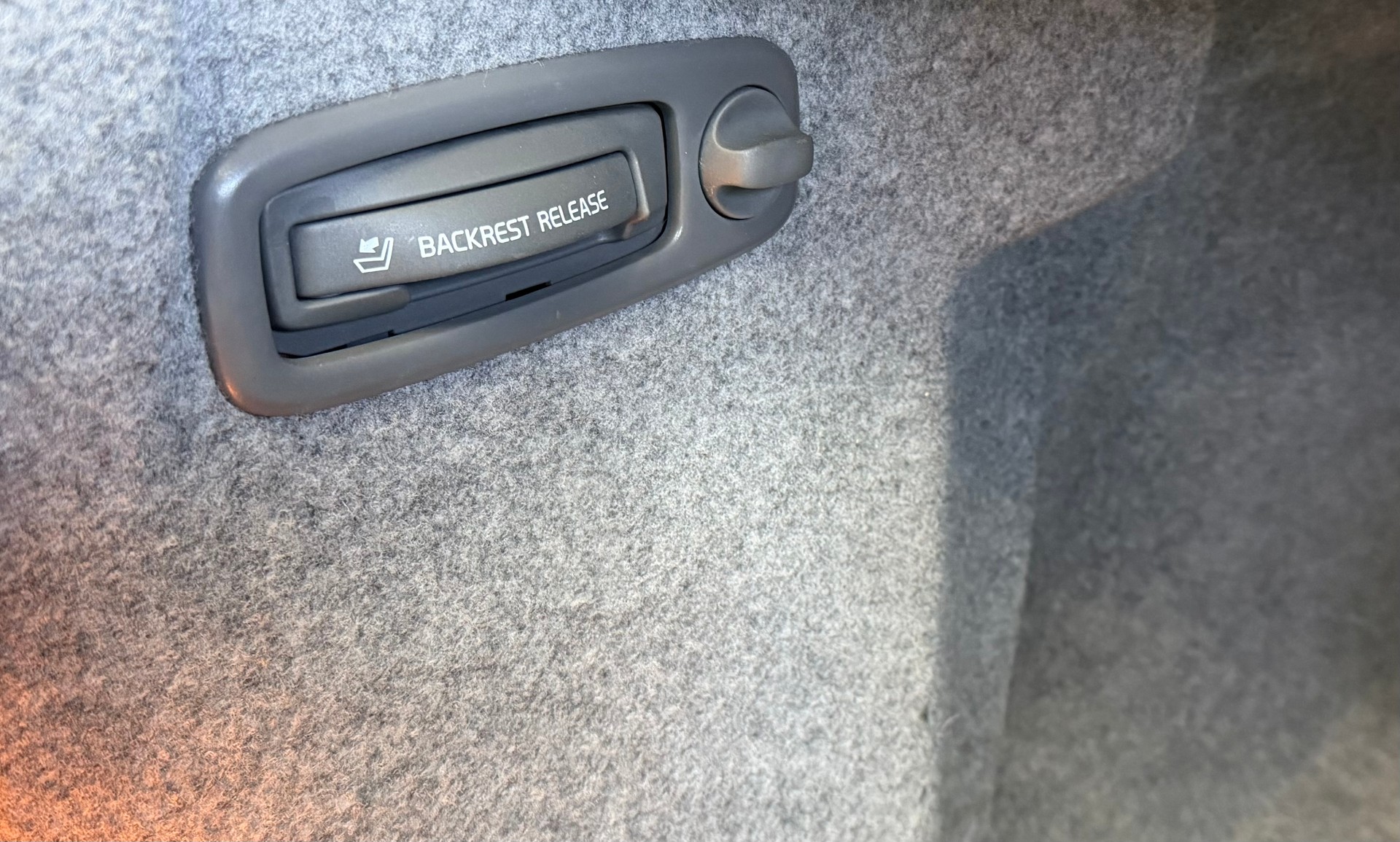 VOLVO S60 2.5T Momentum-image-17