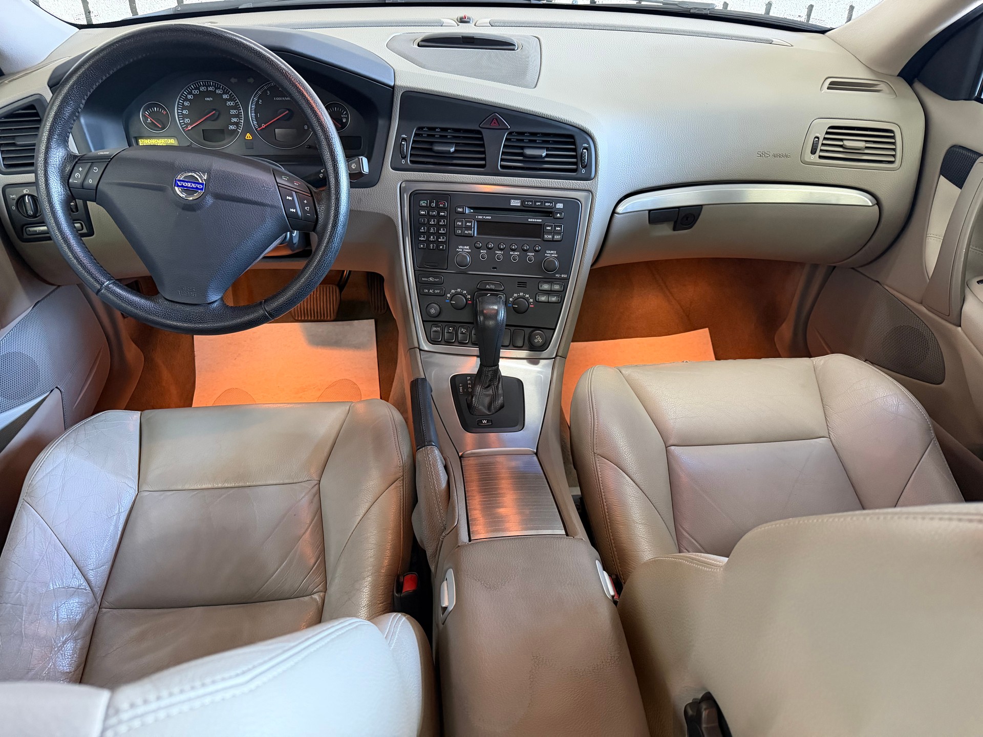 VOLVO S60 2.5T Momentum-showroom-element-3