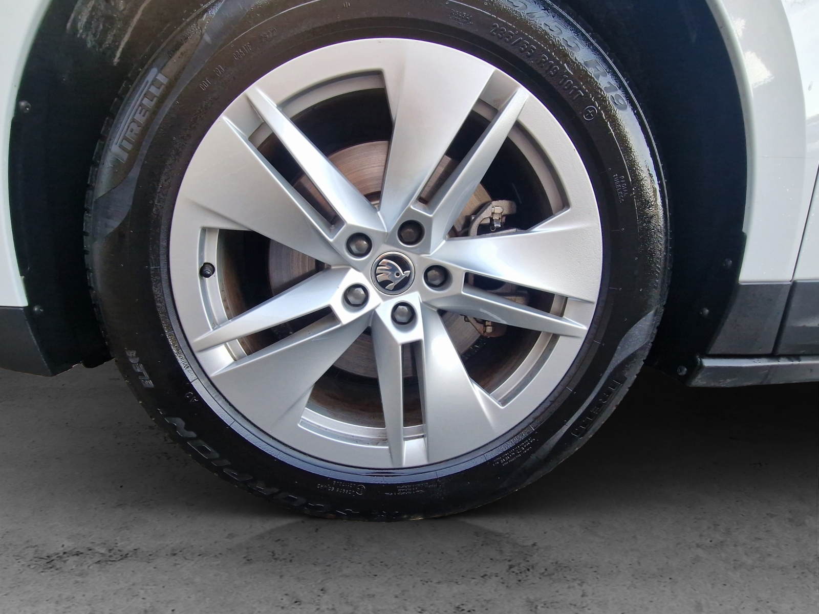SKODA Enyaq iV 60-image-12