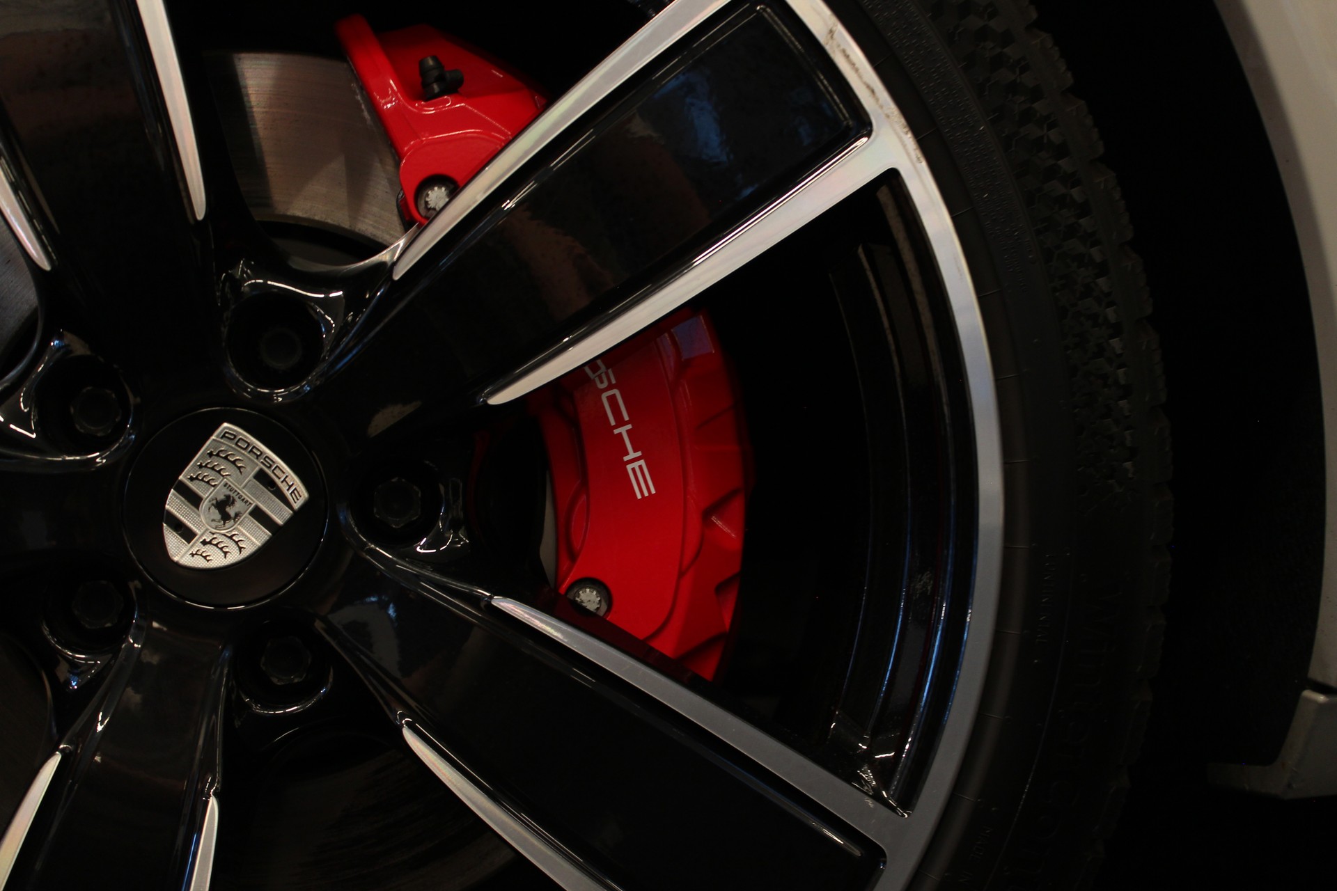 PORSCHE Cayenne GTS Coupé Carbon Paket | PDLS | Soft-Close | Head-Up | 360° Kamera | Hinterachslenk. |-image-8