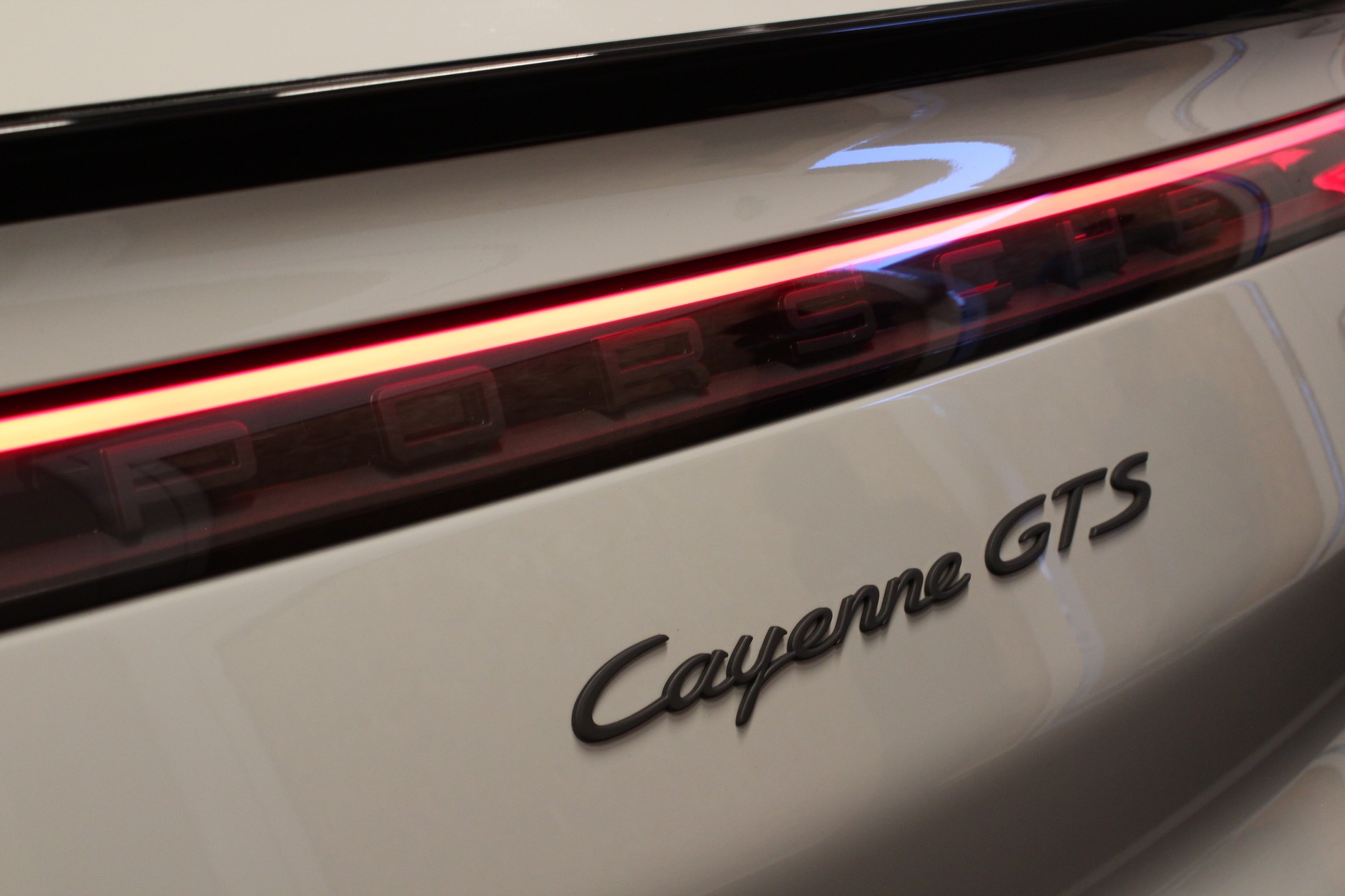 PORSCHE Cayenne GTS Coupé Carbon Paket | PDLS | Soft-Close | Head-Up | 360° Kamera | Hinterachslenk. |-image-12