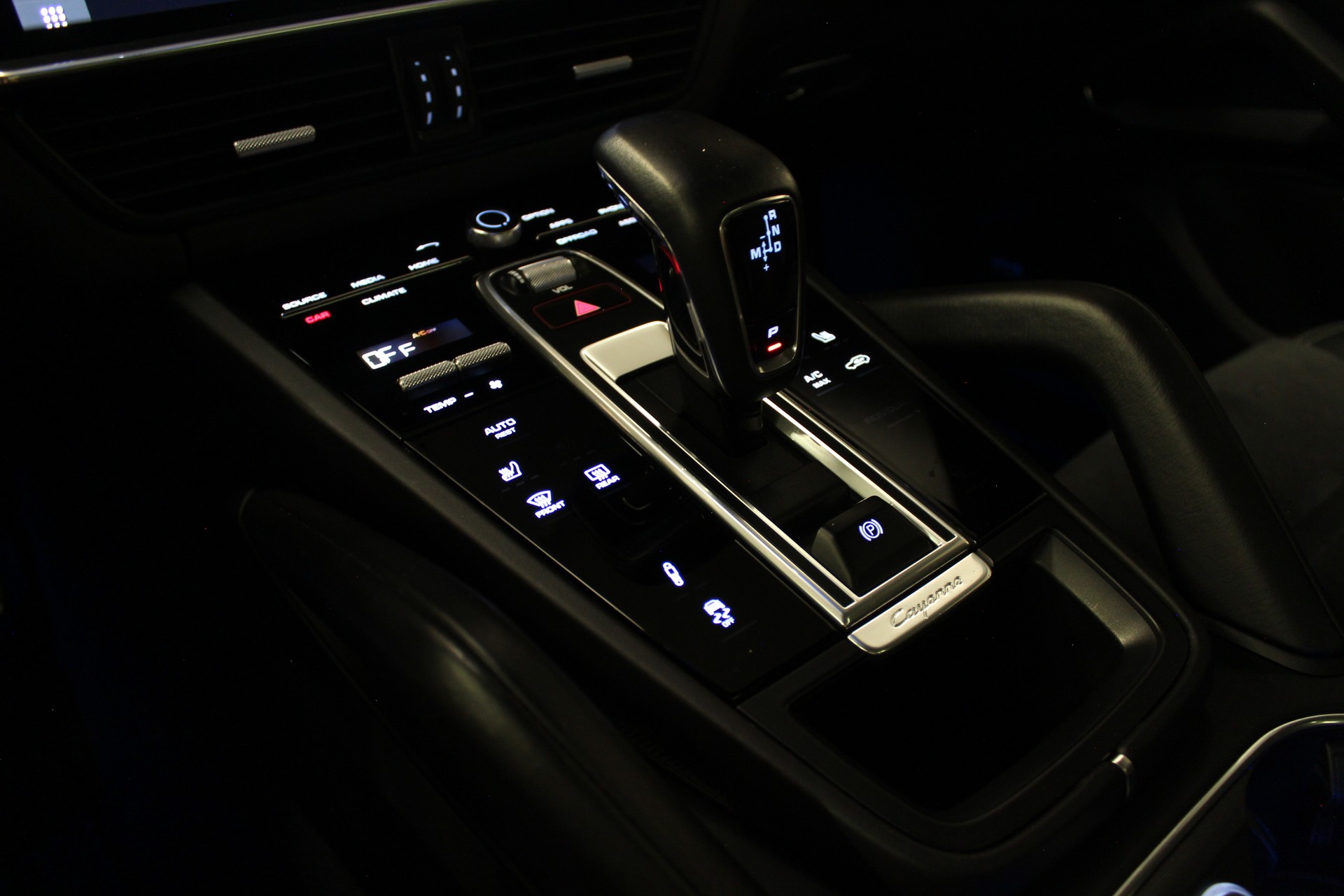 PORSCHE Cayenne GTS Coupé Carbon Paket | PDLS | Soft-Close | Head-Up | 360° Kamera | Hinterachslenk. |-image-28