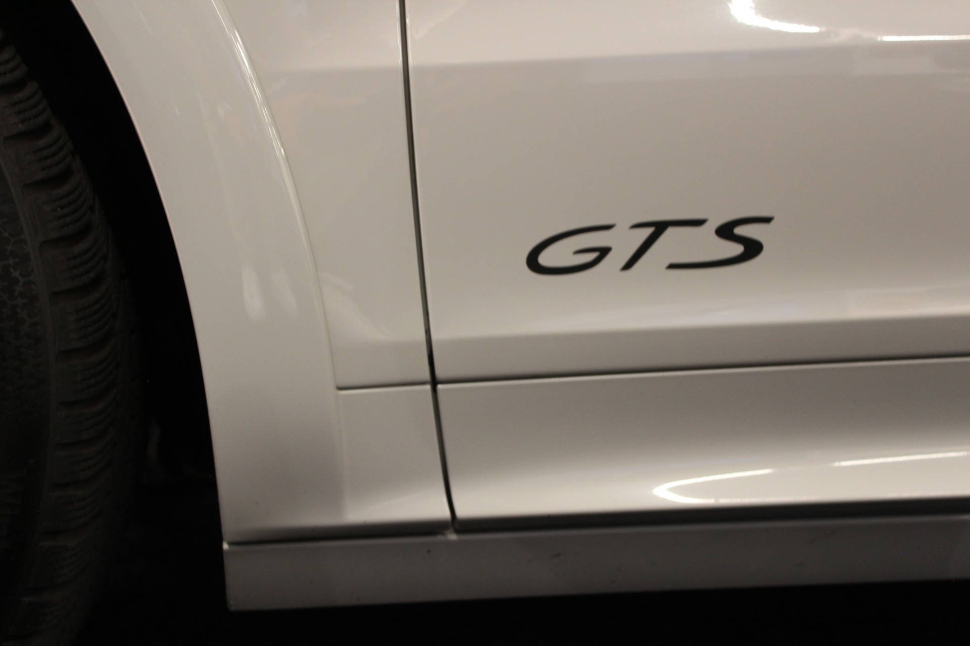 PORSCHE Cayenne GTS Coupé Carbon Paket | PDLS | Soft-Close | Head-Up | 360° Kamera | Hinterachslenk. |-image-13