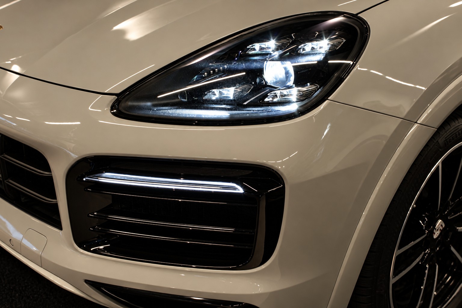 PORSCHE Cayenne GTS Coupé Carbon Paket | PDLS | Soft-Close | Head-Up | 360° Kamera | Hinterachslenk. |-image-9