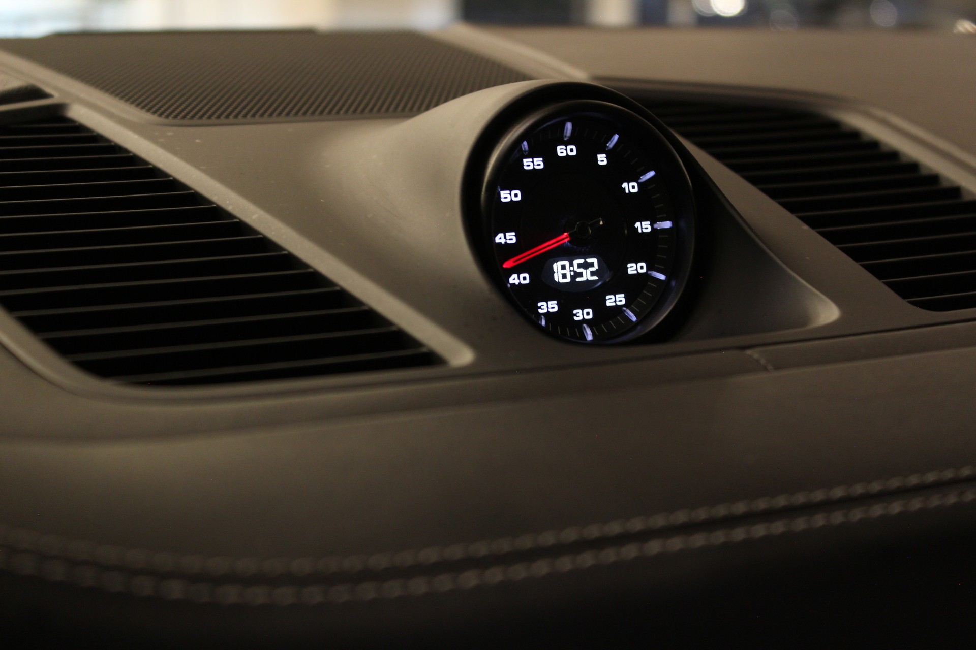 PORSCHE Cayenne GTS Coupé Carbon Paket | PDLS | Soft-Close | Head-Up | 360° Kamera | Hinterachslenk. |-image-25