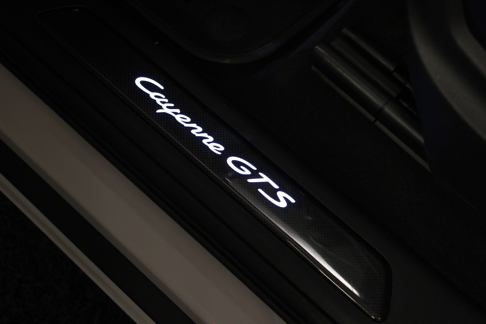 PORSCHE Cayenne GTS Coupé Carbon Paket | PDLS | Soft-Close | Head-Up | 360° Kamera | Hinterachslenk. |-image-17