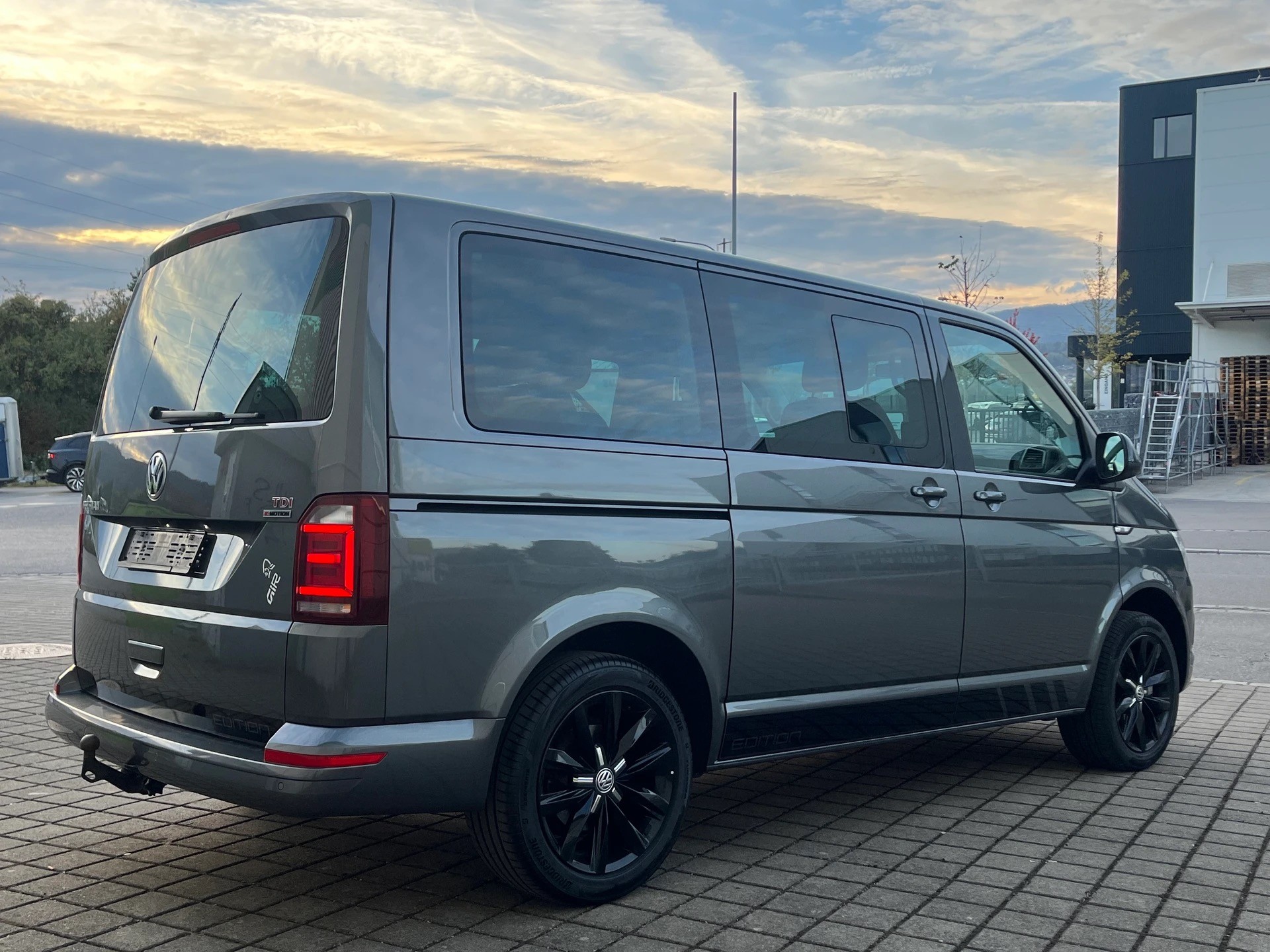 VW T6 Multivan 2.0 Bi-TDI Family Edition 4Motion DSG-image-6