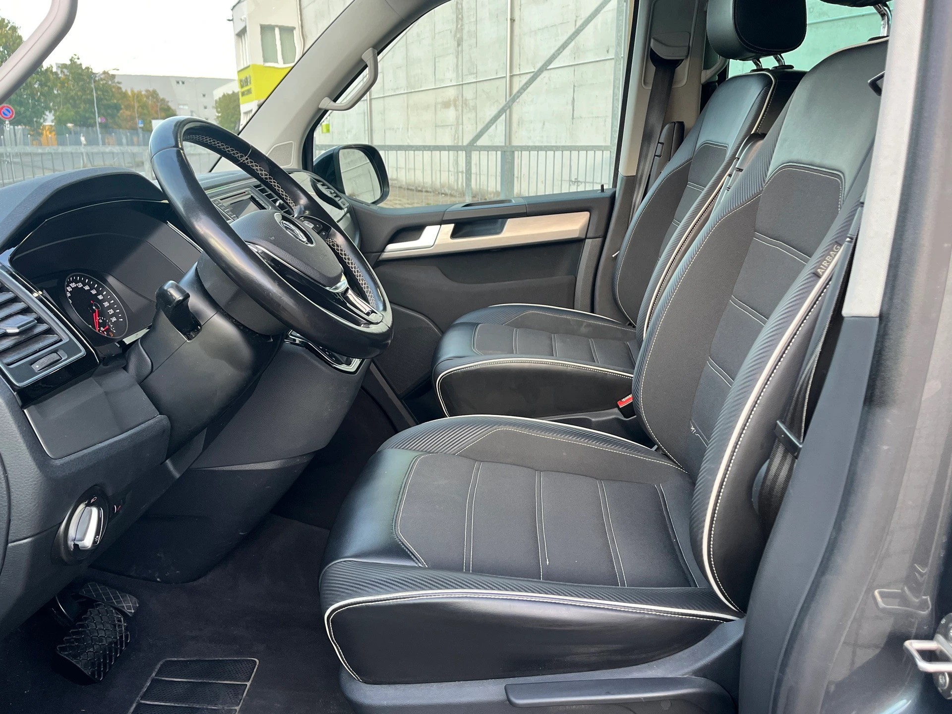 VW T6 Multivan 2.0 Bi-TDI Family Edition 4Motion DSG-image-9