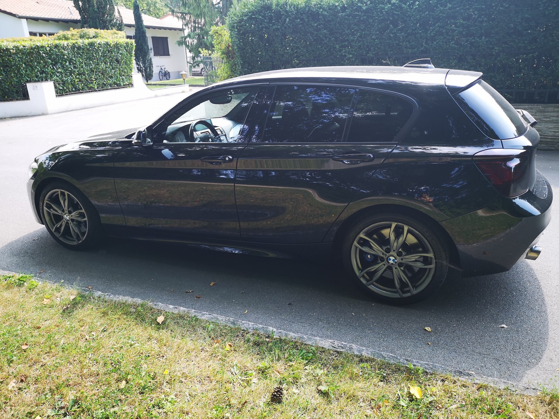 BMW M135i xDrive Steptronic-image-5