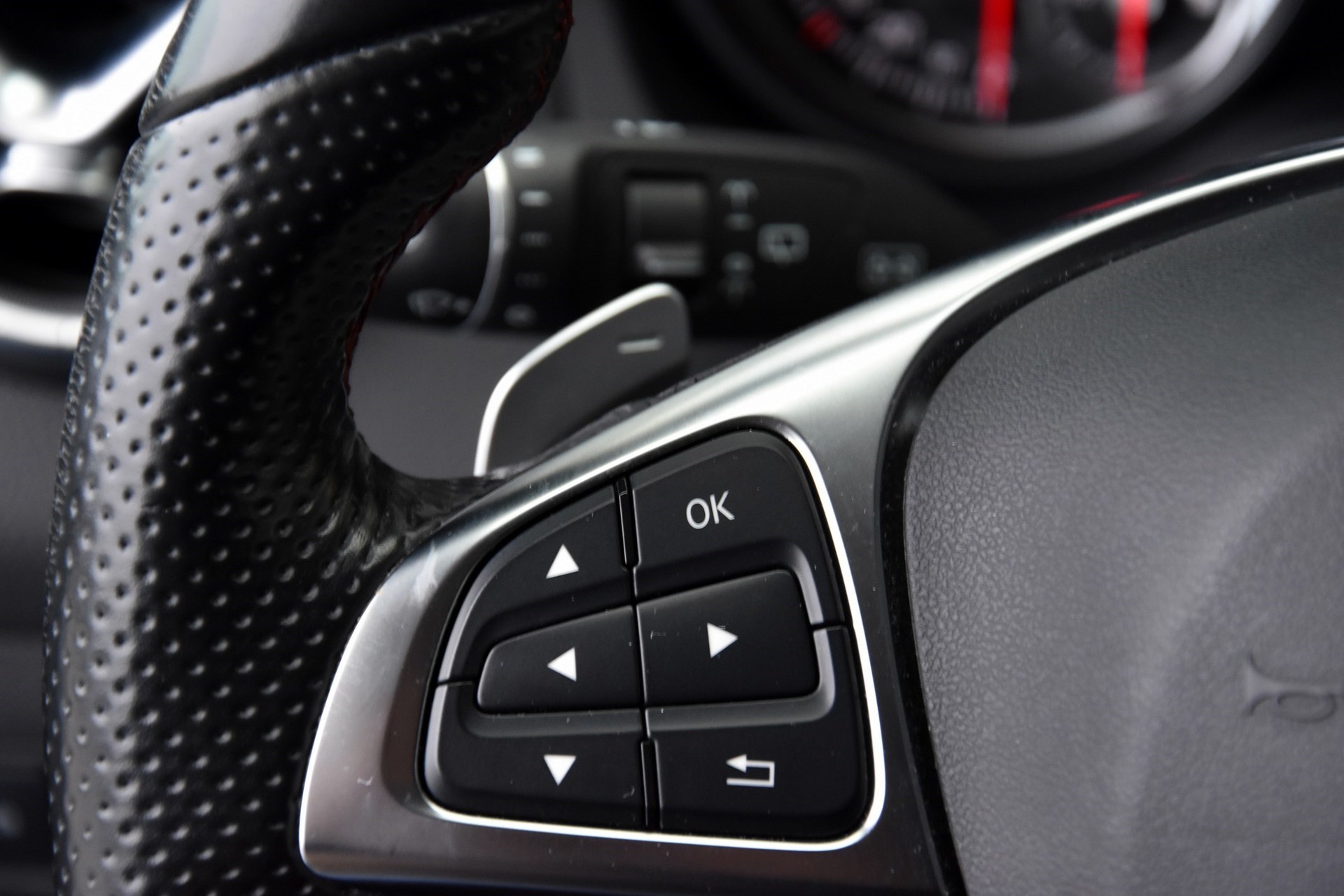 MERCEDES-BENZ CLA 220 Diesel, AMG Line-image-15
