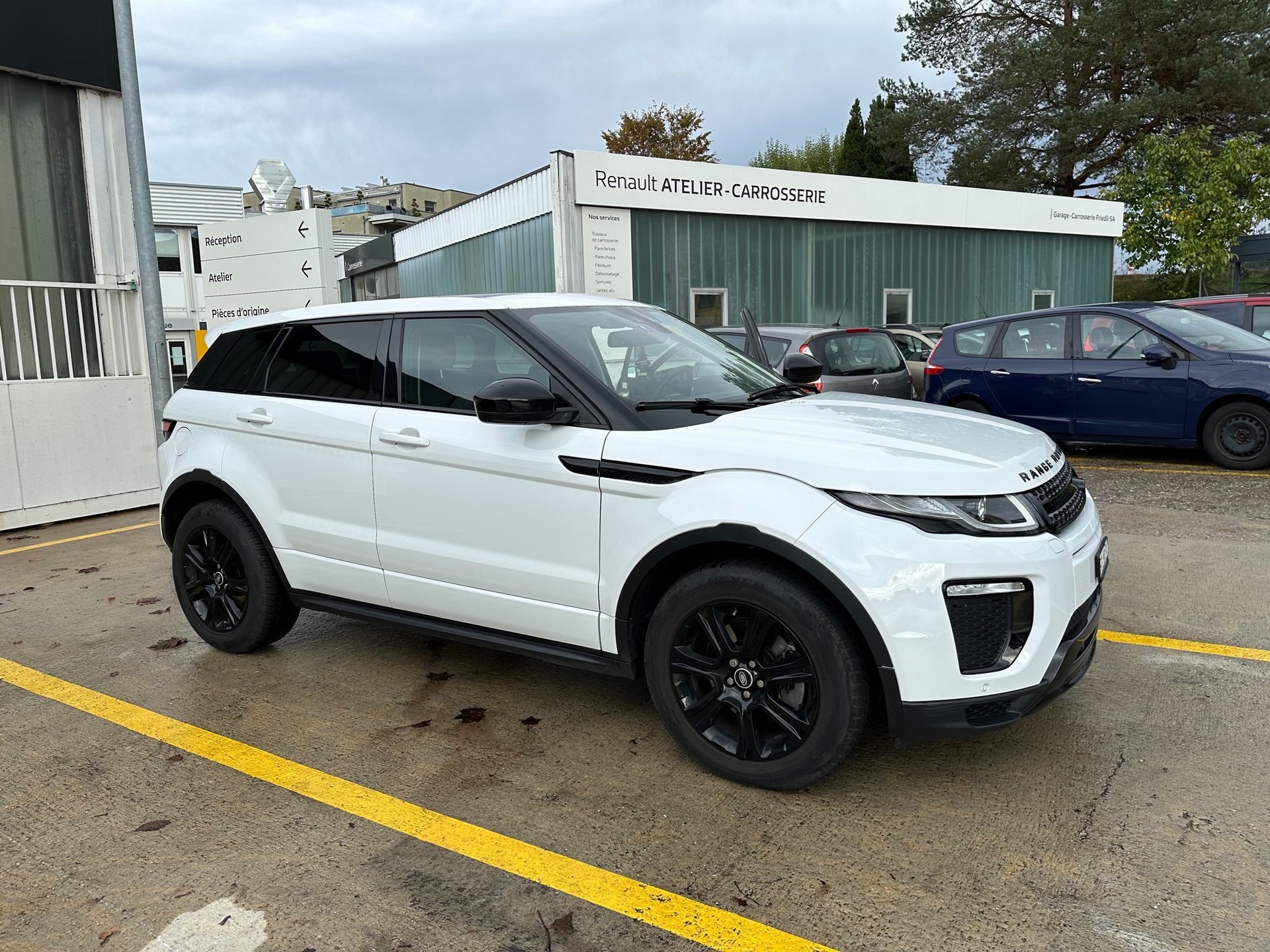 LAND ROVER Range Rover Evoque 2.0 TD4 HSE Dynamic-image-0