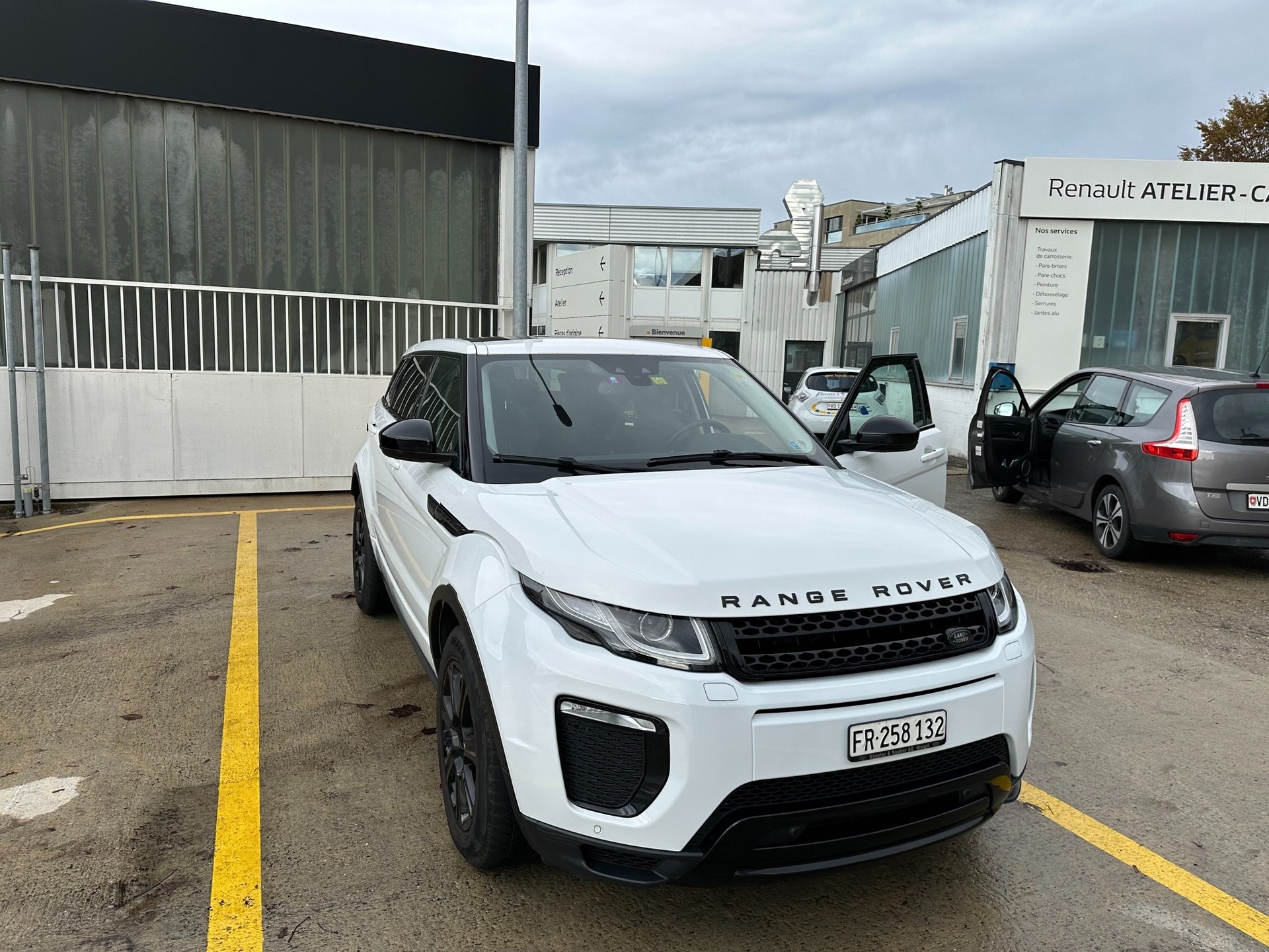 LAND ROVER Range Rover Evoque 2.0 TD4 HSE Dynamic-image-4