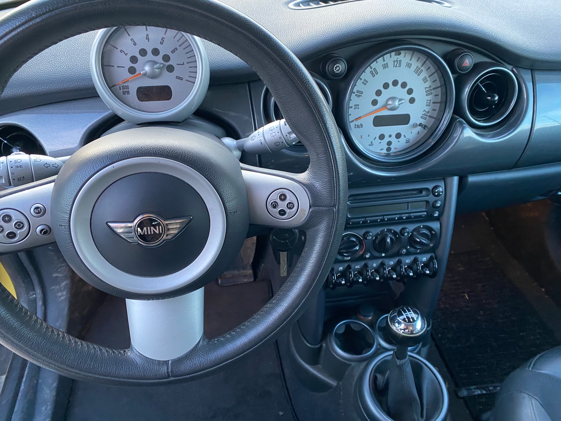 MINI Mini Cooper-image-5