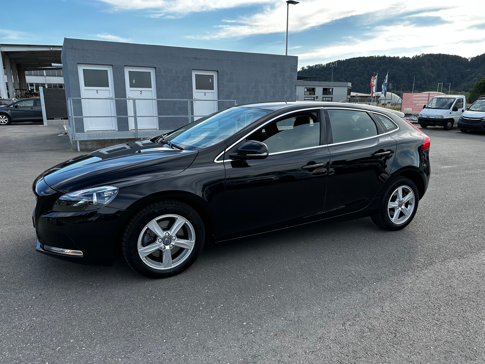 VOLVO V40 T2 Kinetic-image-4