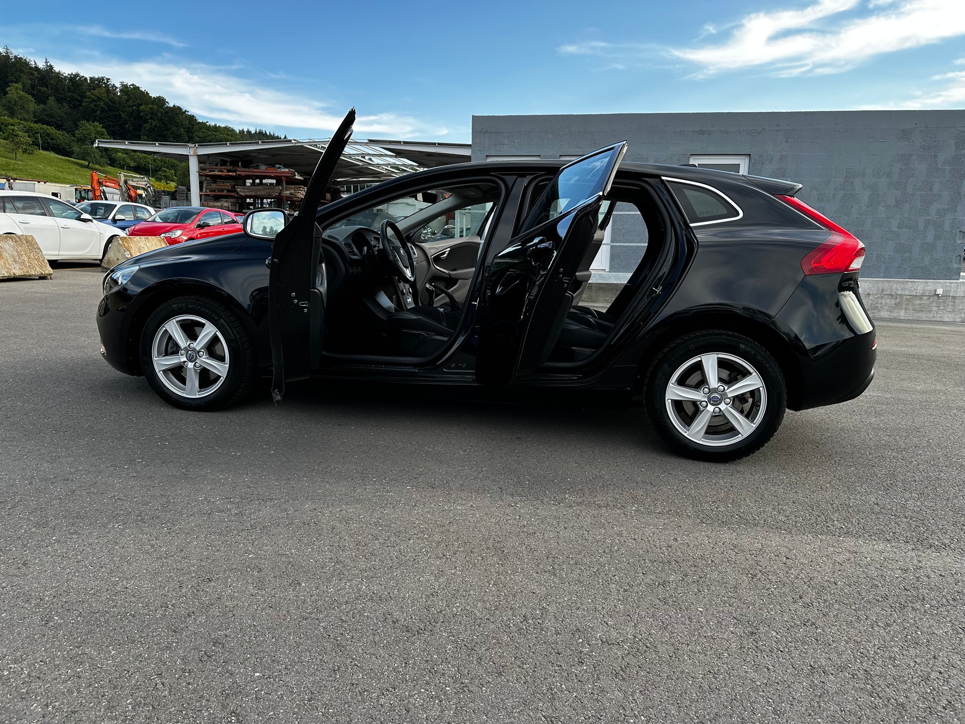 VOLVO V40 T2 Kinetic-image-1