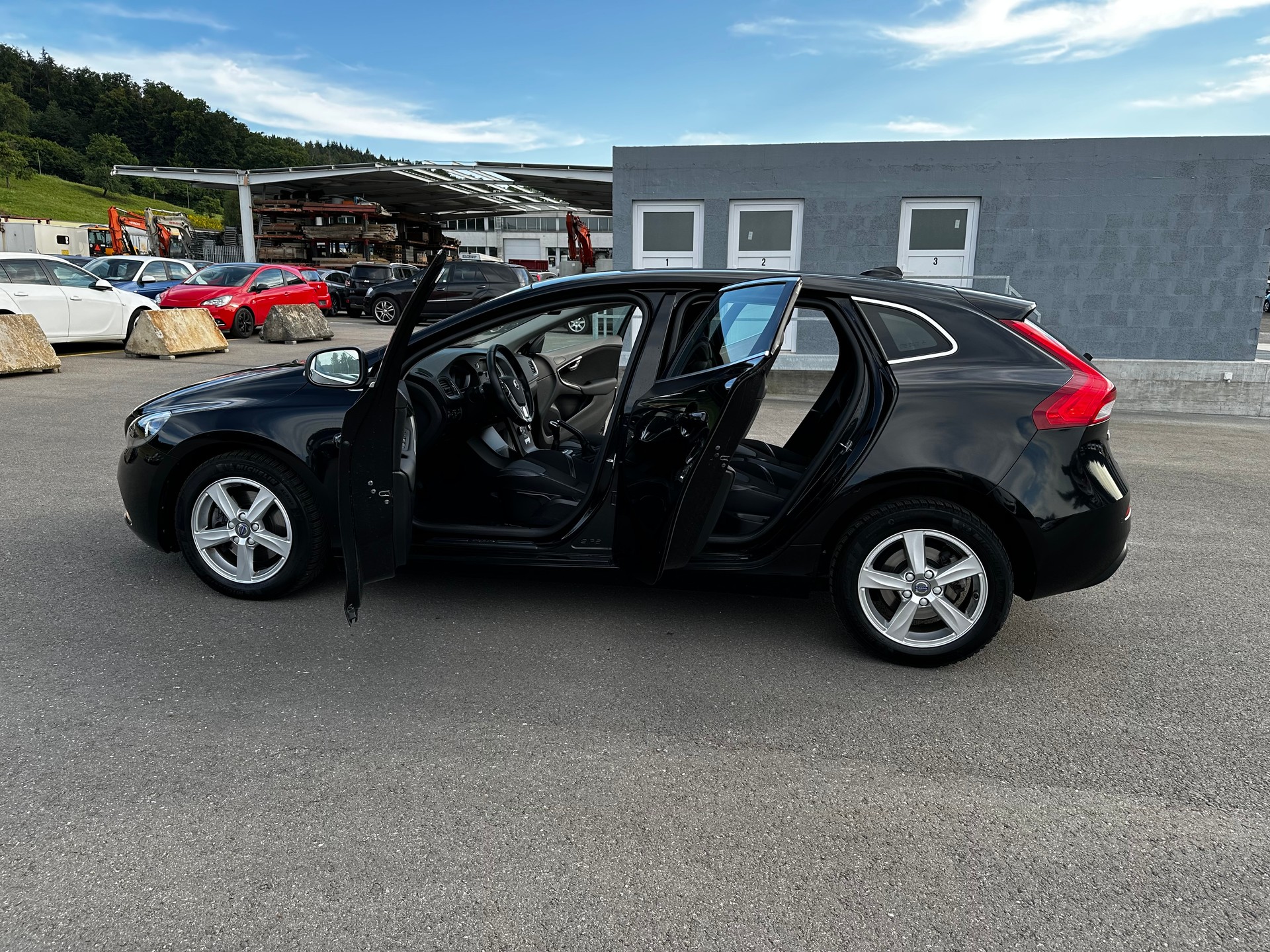 VOLVO V40 T2 Kinetic-image-0