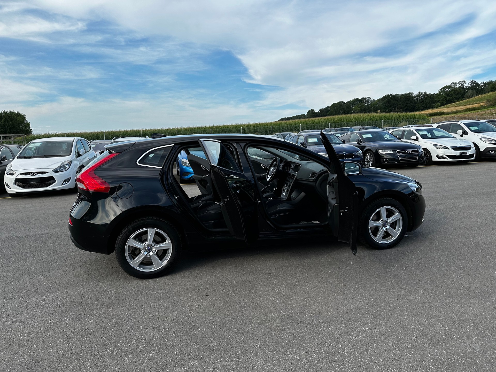 VOLVO V40 T2 Kinetic-image-2