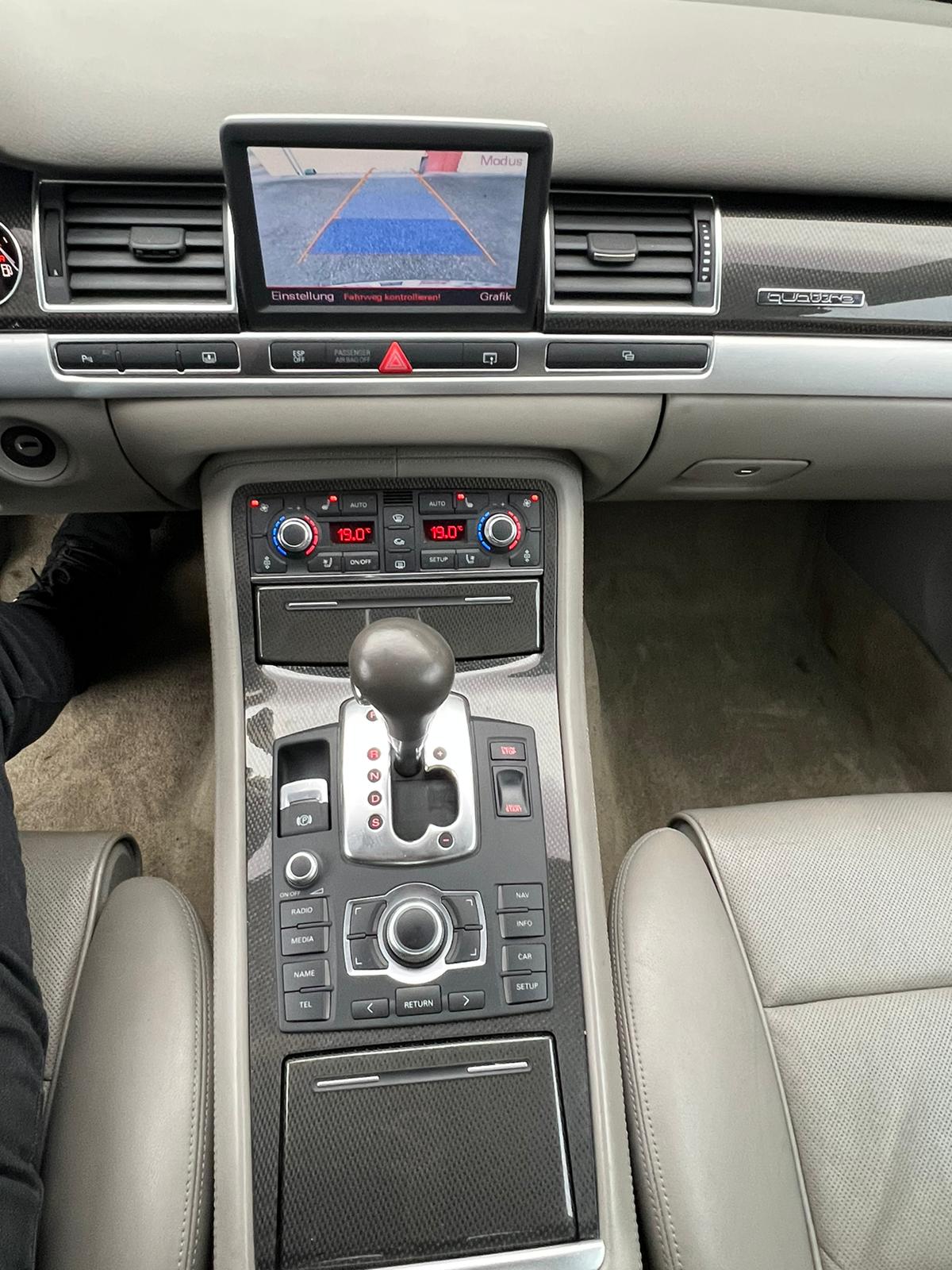 AUDI S8 5.2 V10 quattro tiptronic-image-13
