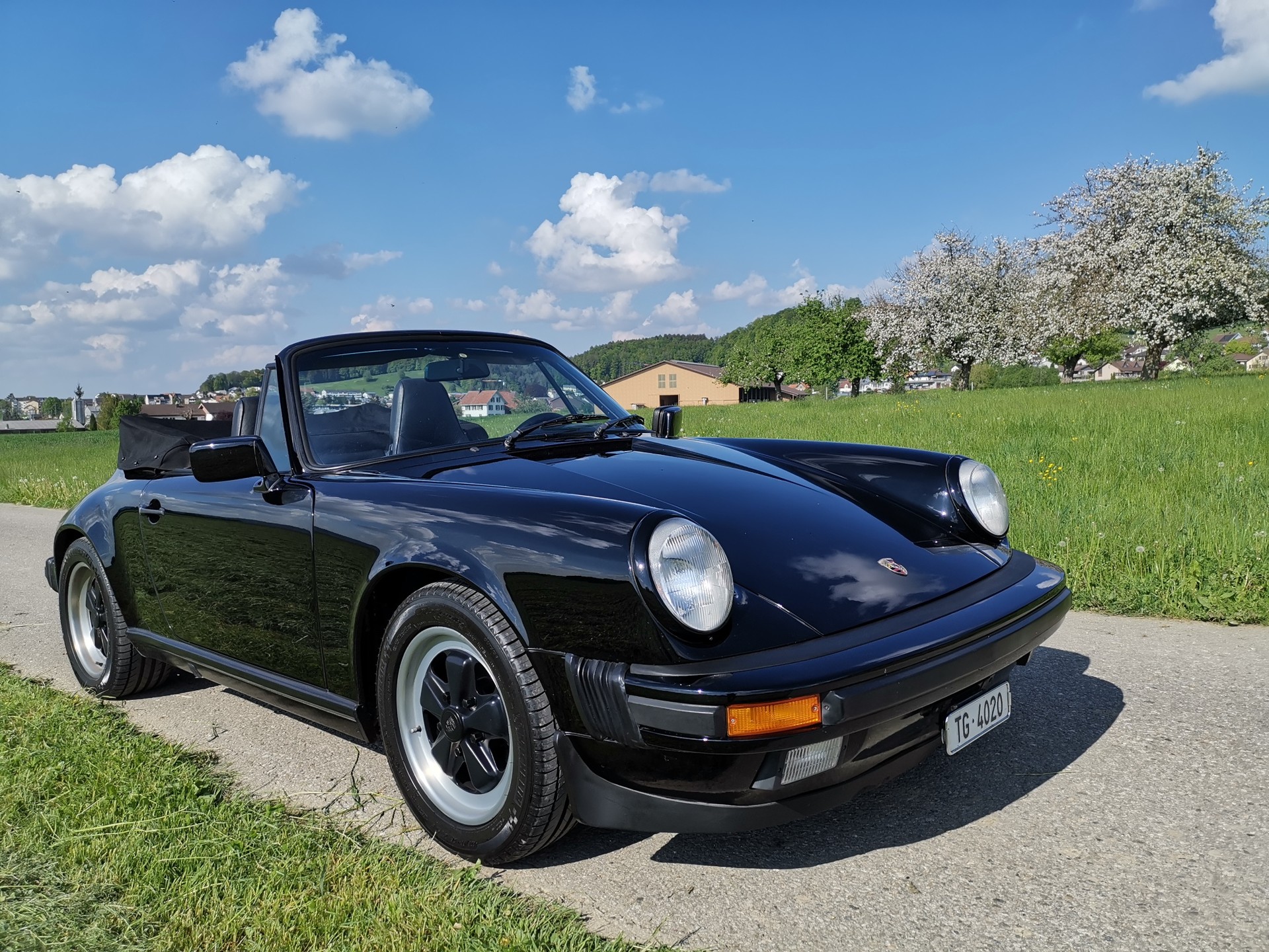 PORSCHE 911 Carrera Cabrio-image-3