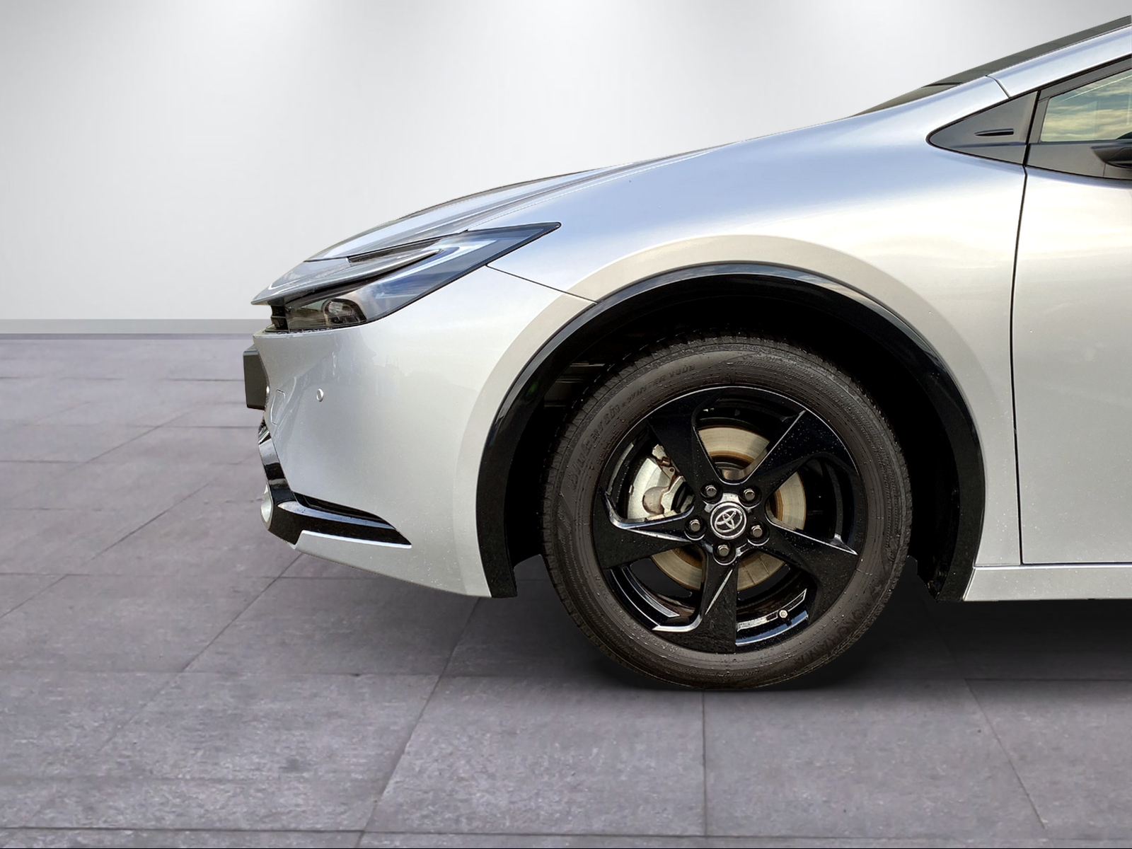 TOYOTA Prius 2.0 Plug-In-Hybrid Style-image-2
