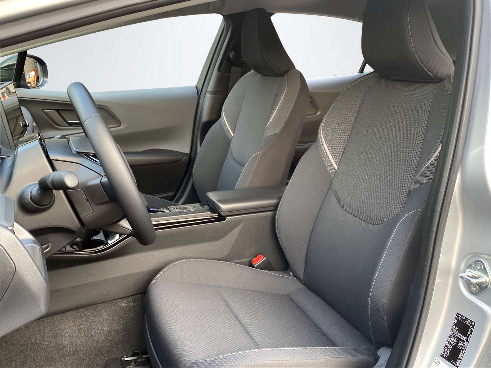 TOYOTA Prius 2.0 Plug-In-Hybrid Style-image-14