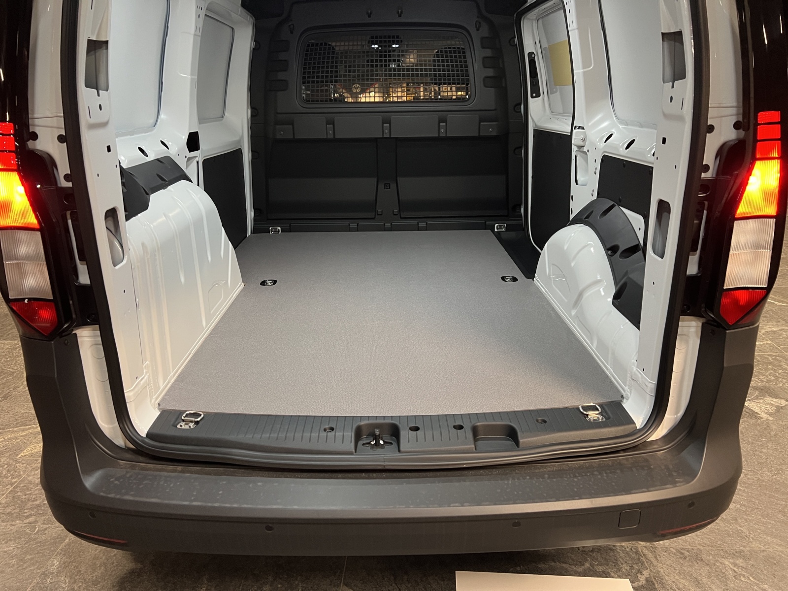 VW Caddy Cargo 1.5TSI Entry Maxi-image-9