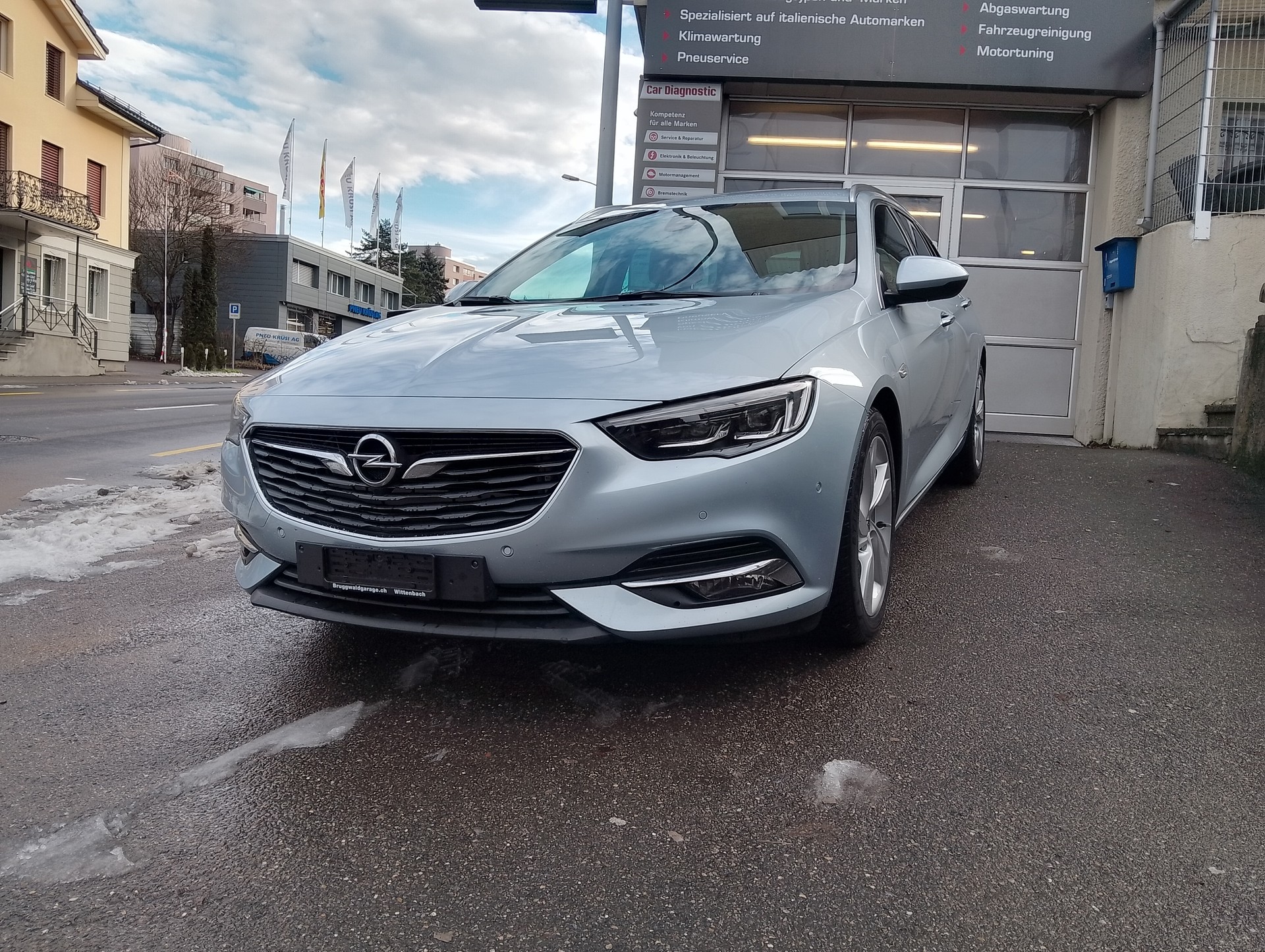 OPEL Insignia 2.0 T Sports Tourer Excellence 4WD Automat.-image-2