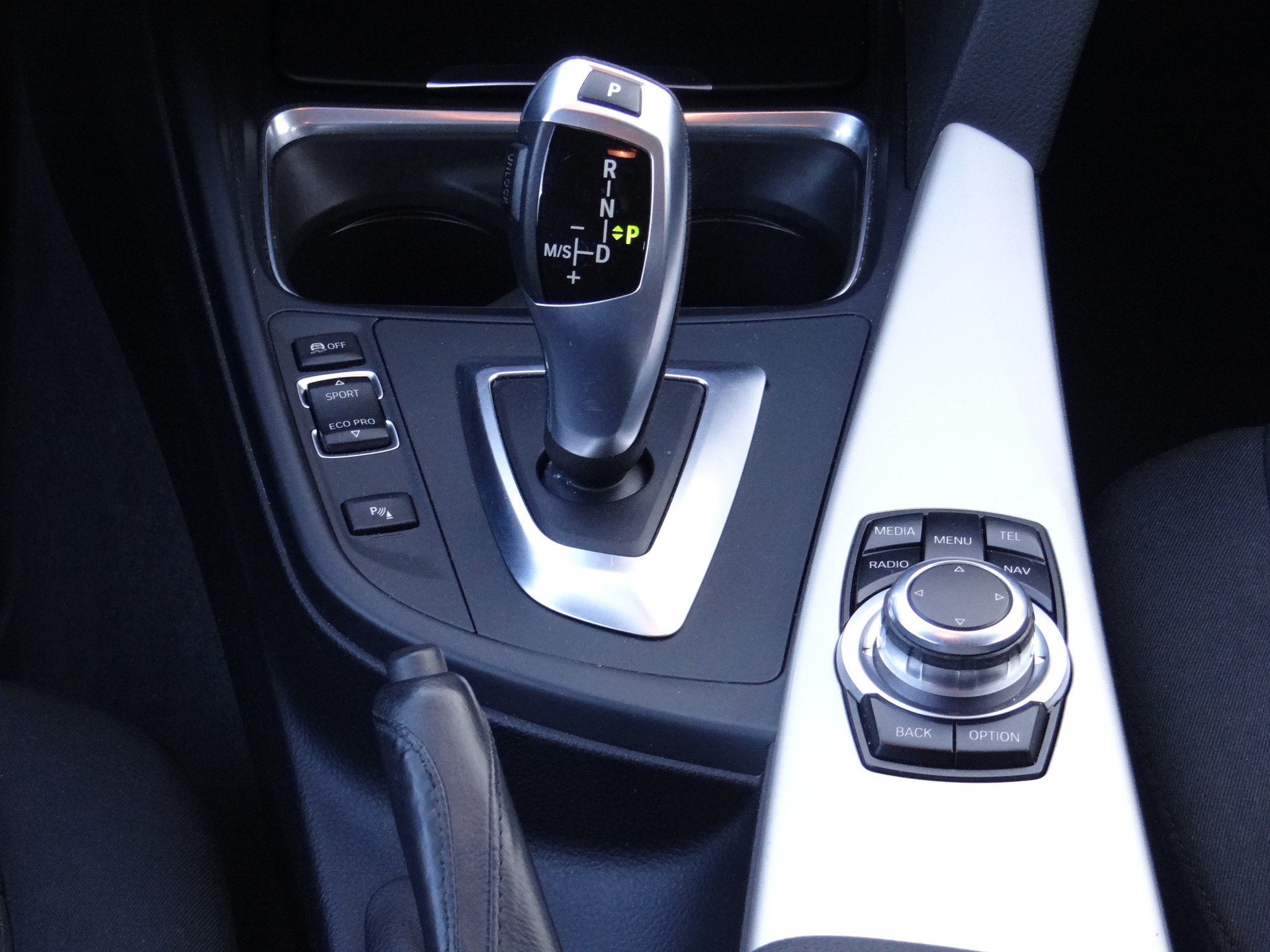 BMW 320d xDrive Touring Modern Line Steptronic-image-15