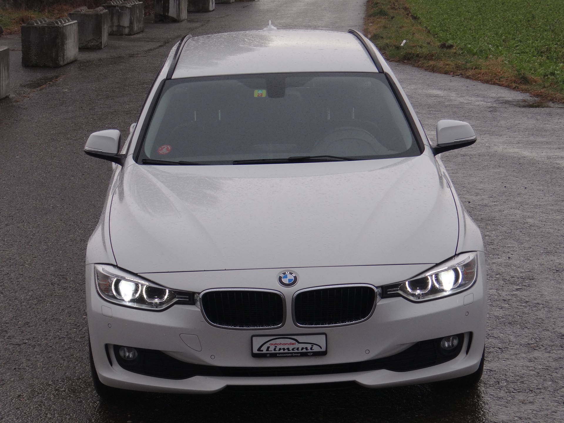 BMW 320d xDrive Touring Modern Line Steptronic-showroom-element-2